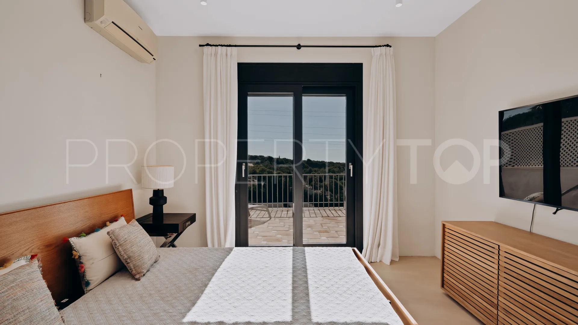 For sale house with 4 bedrooms in Marbella Hill Village