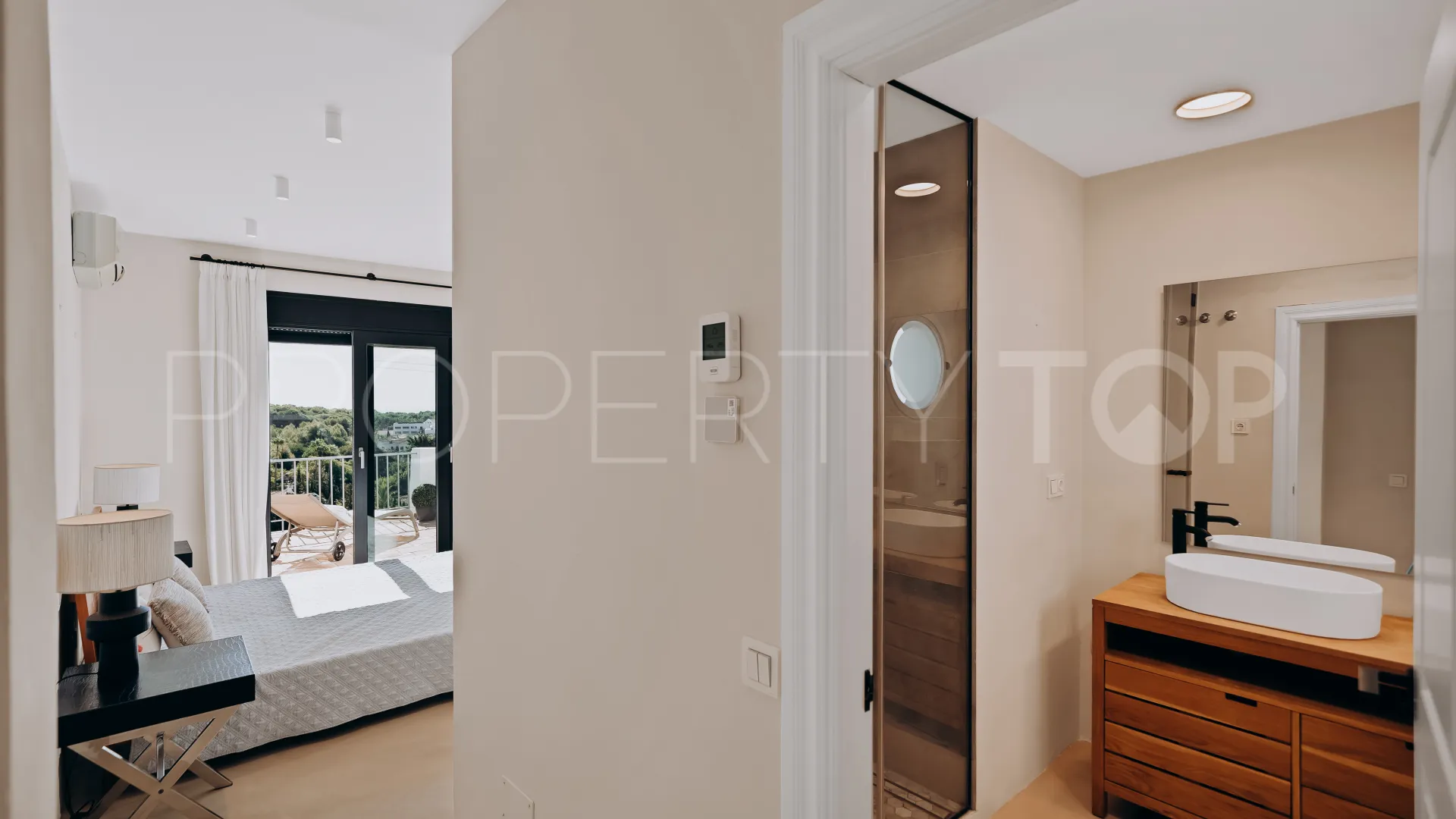 For sale house with 4 bedrooms in Marbella Hill Village