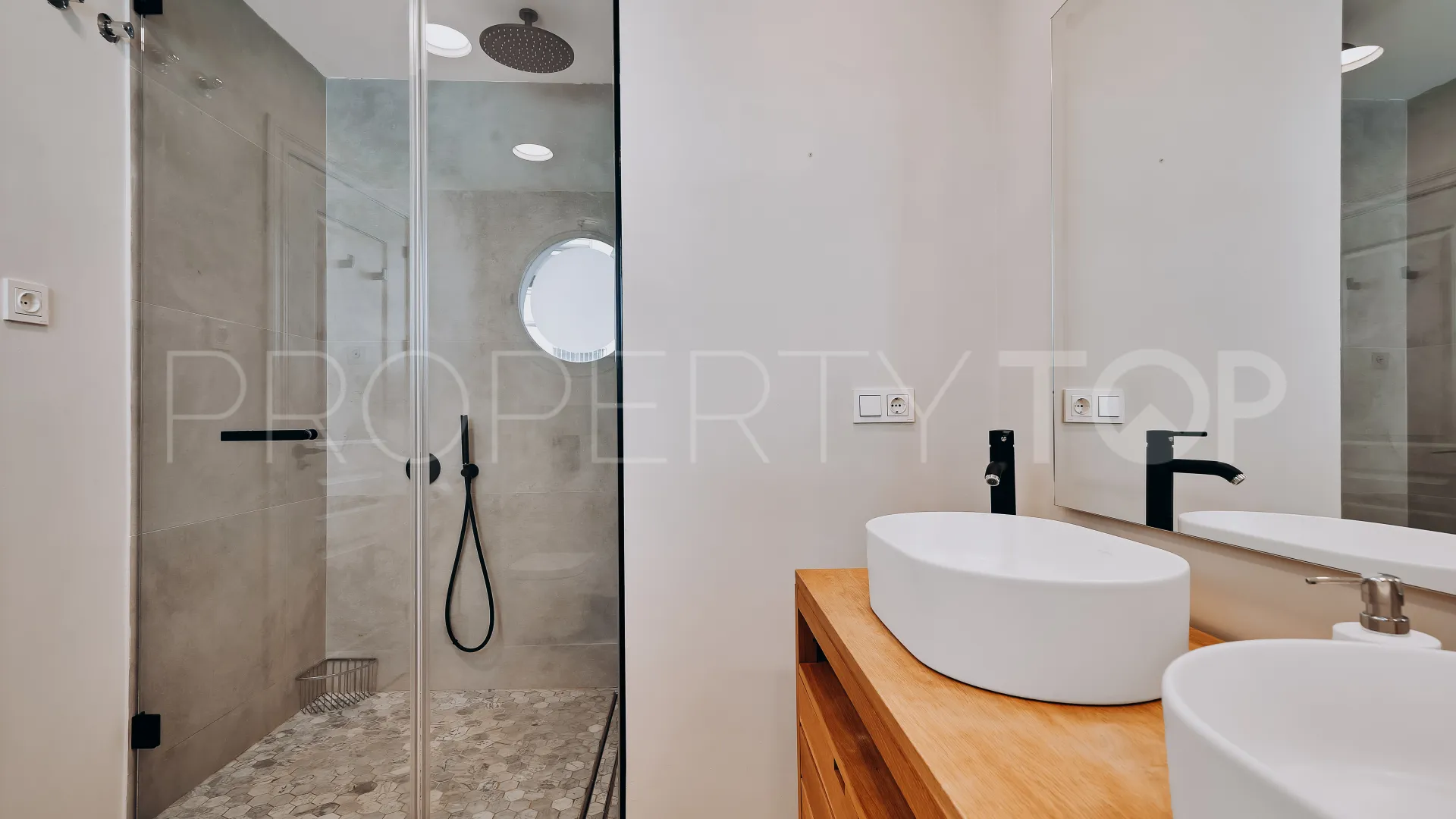 For sale house with 4 bedrooms in Marbella Hill Village
