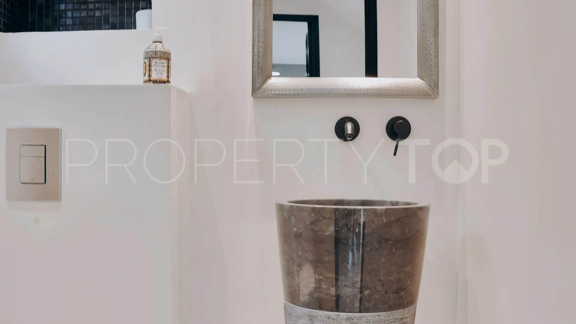 For sale house with 4 bedrooms in Marbella Hill Village