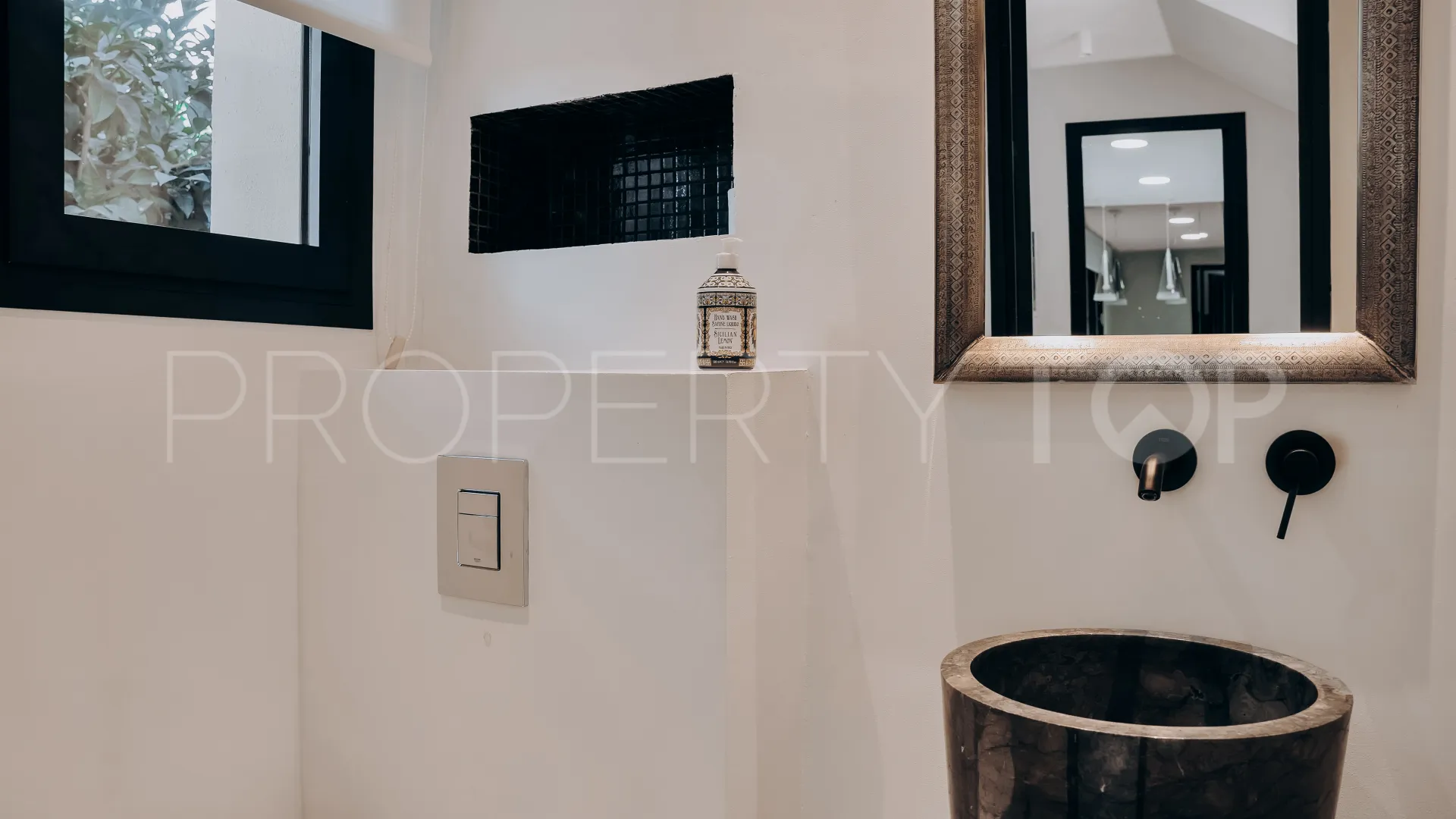 For sale house with 4 bedrooms in Marbella Hill Village