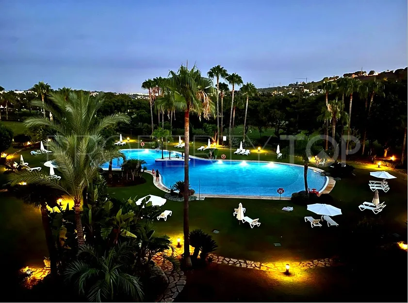 Duplex penthouse with 4 bedrooms for sale in Los Granados Golf