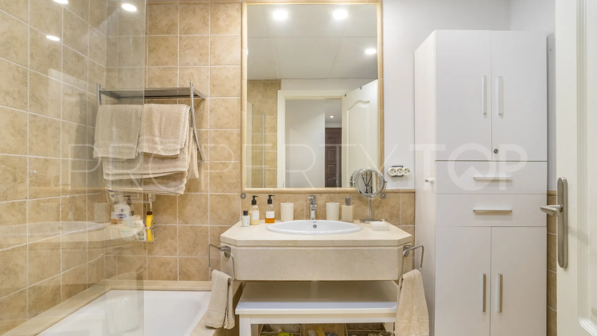 Ground floor apartment for sale in Benatalaya