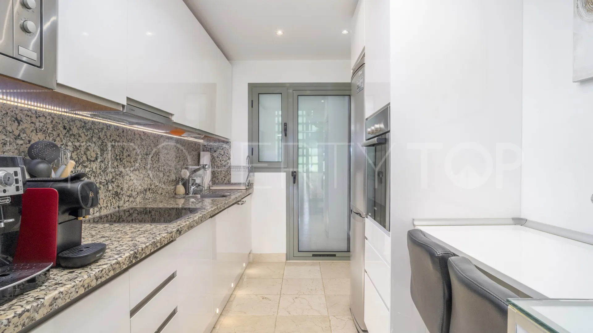 Ground floor apartment for sale in Benatalaya