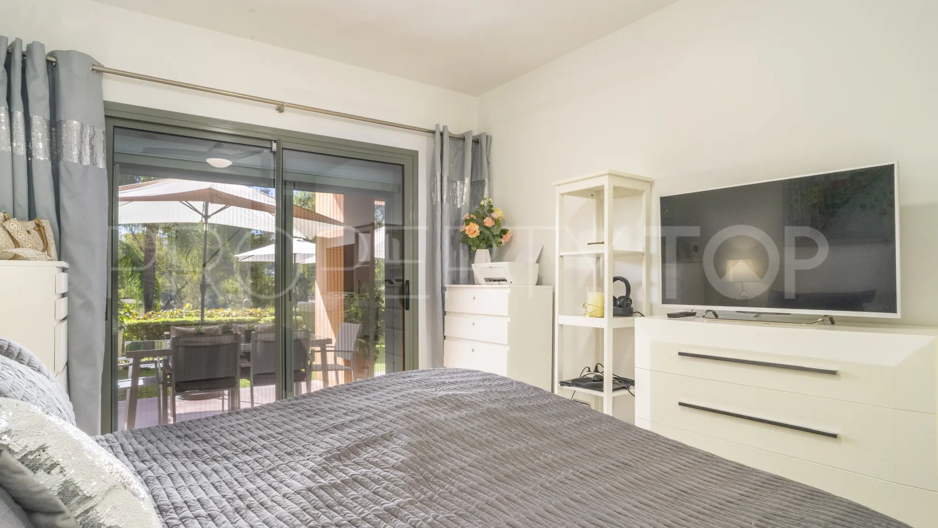 Ground floor apartment for sale in Benatalaya