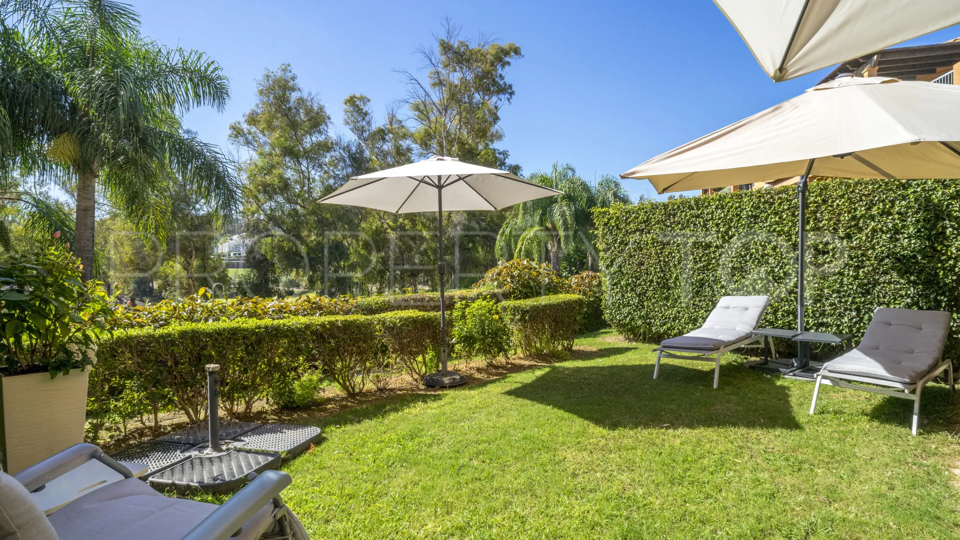 Ground floor apartment for sale in Benatalaya