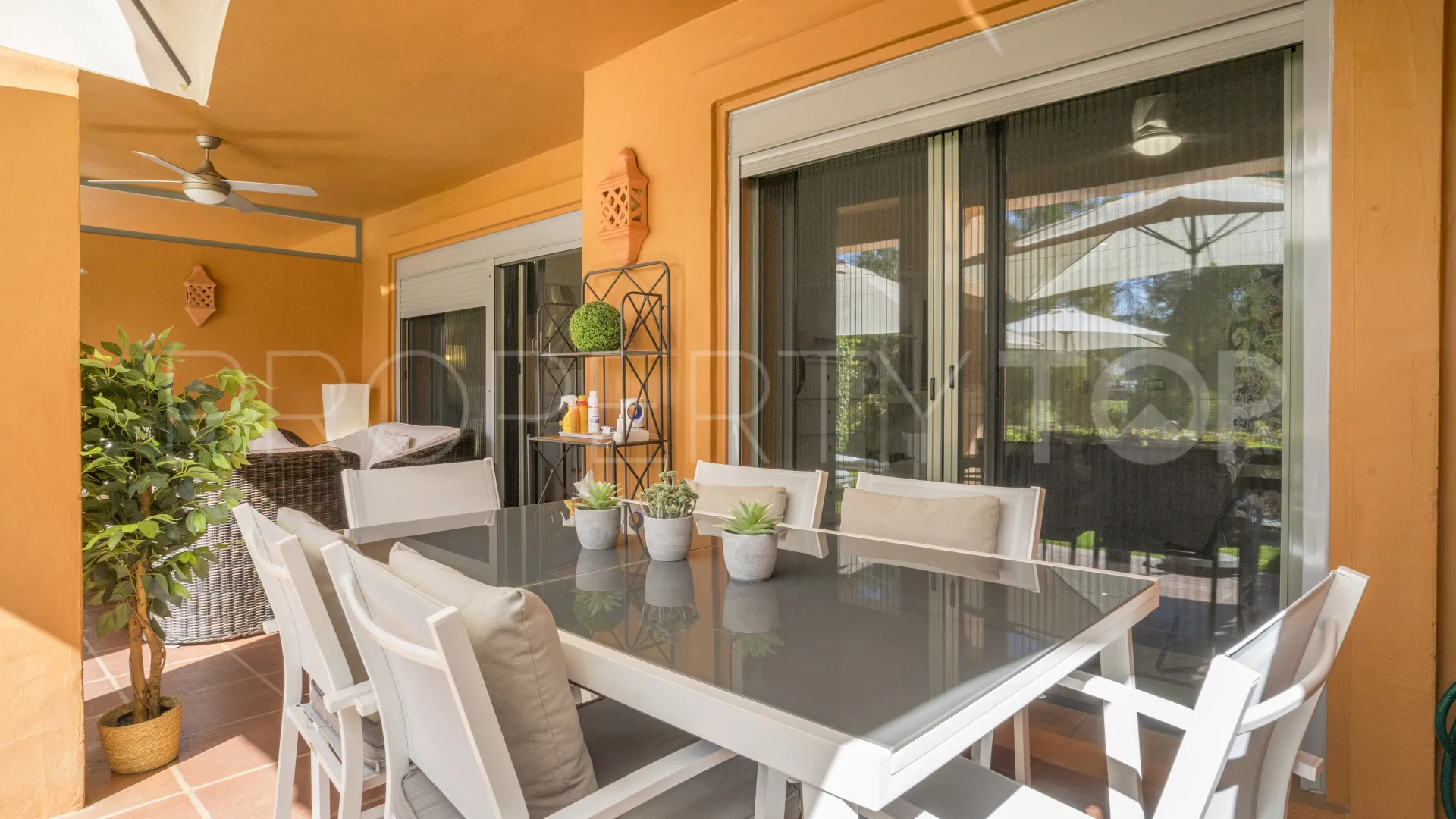 Ground floor apartment for sale in Benatalaya