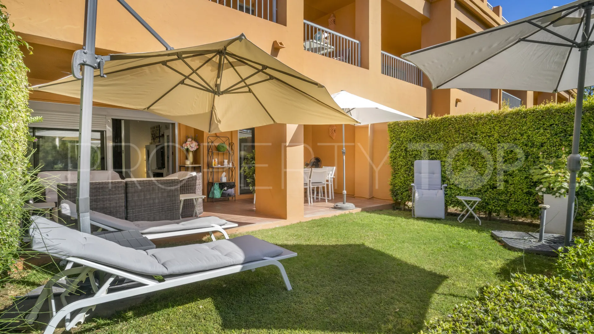 Ground floor apartment for sale in Benatalaya