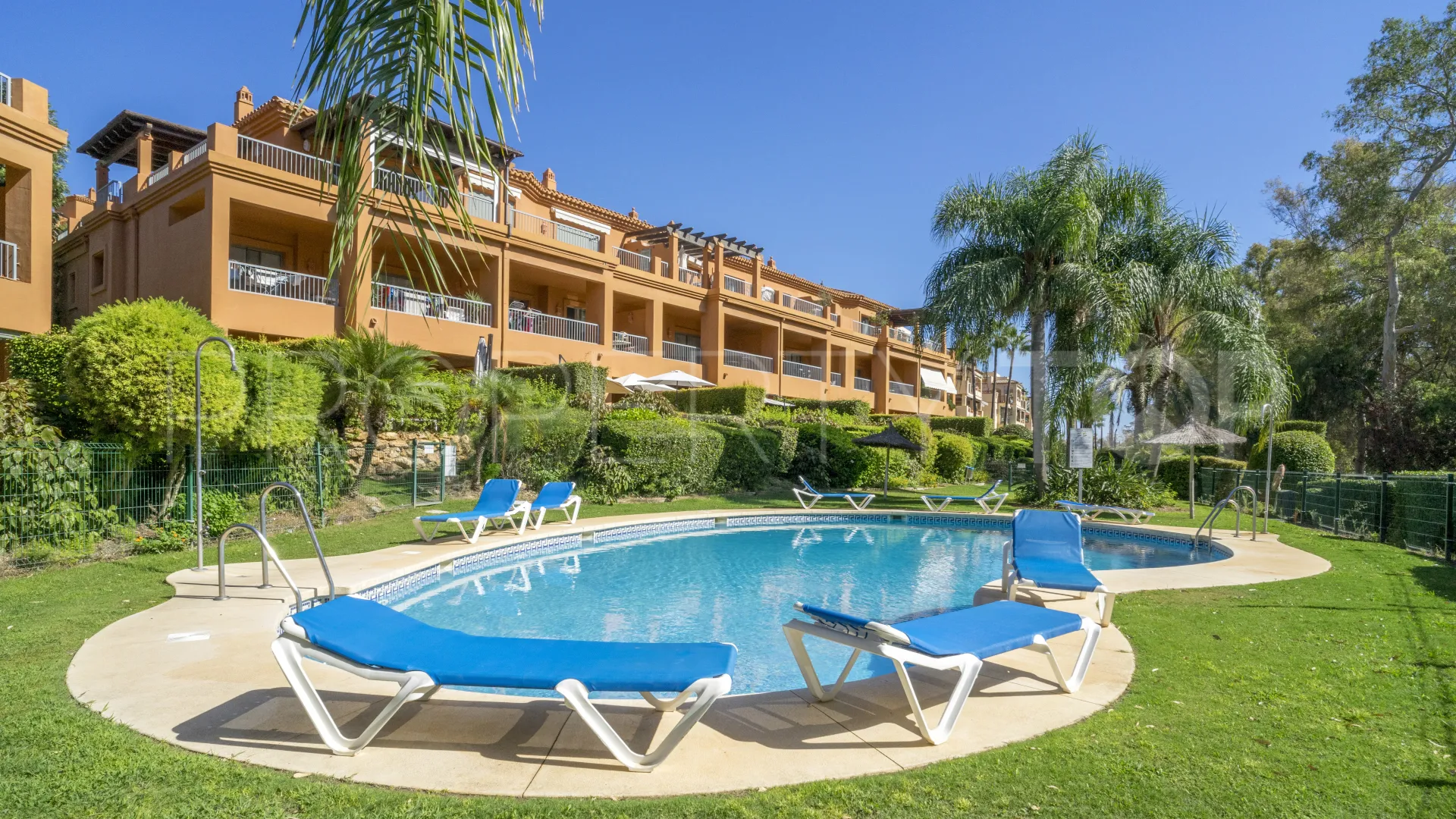 Ground floor apartment for sale in Benatalaya