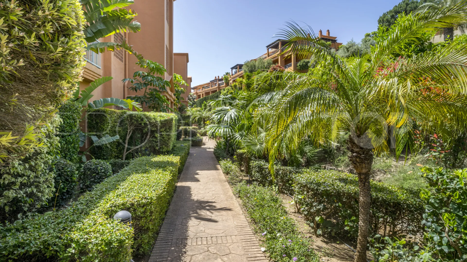 Ground floor apartment for sale in Benatalaya