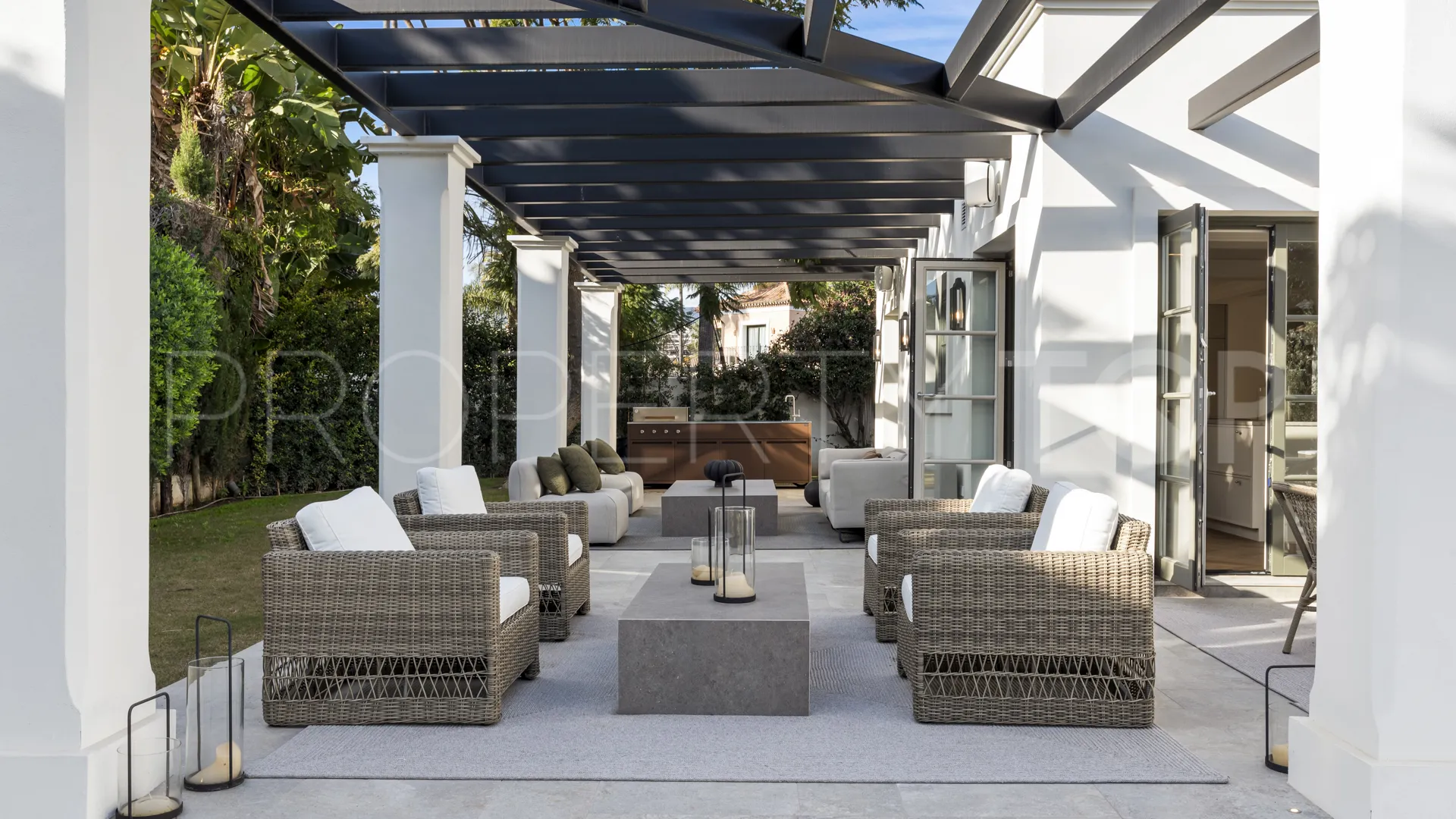 6 bedrooms villa for sale in Nueva Andalucia
