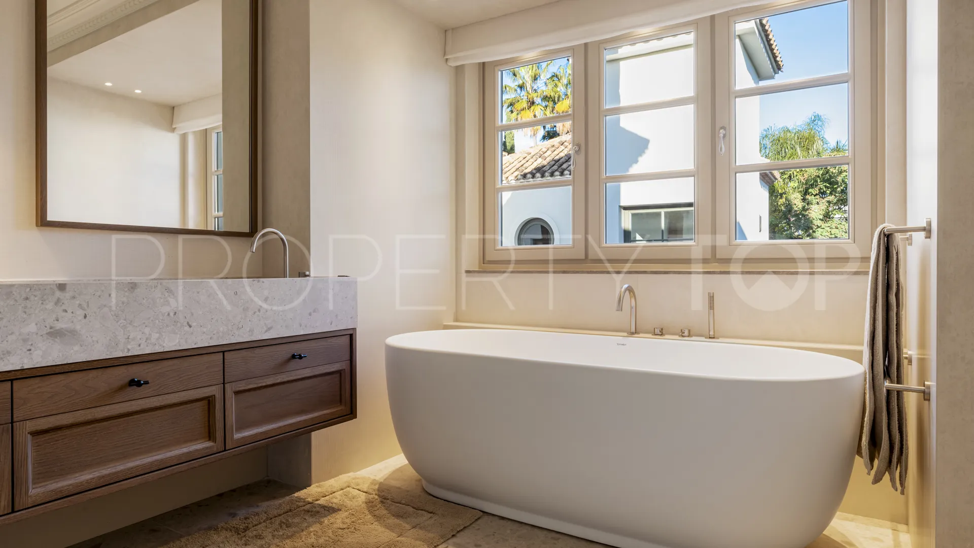 6 bedrooms villa for sale in Nueva Andalucia