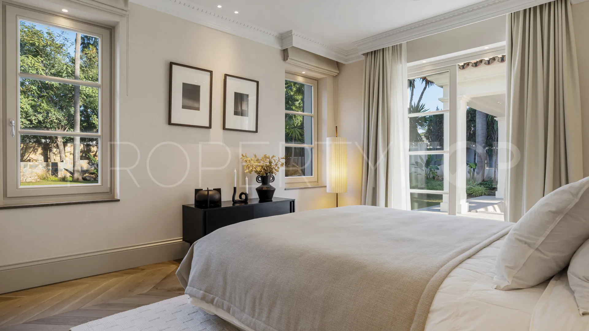 6 bedrooms villa for sale in Nueva Andalucia
