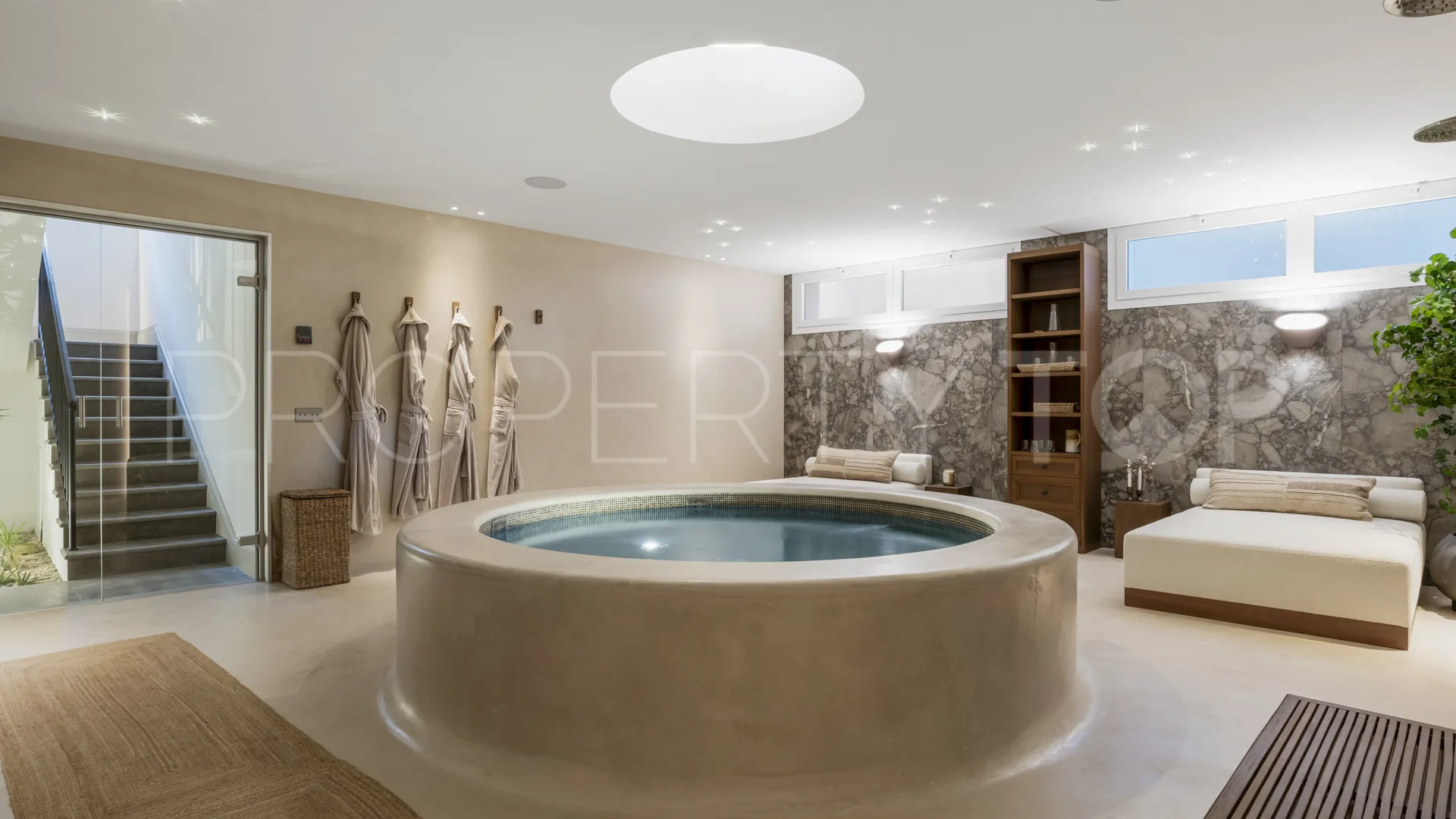 6 bedrooms villa for sale in Nueva Andalucia
