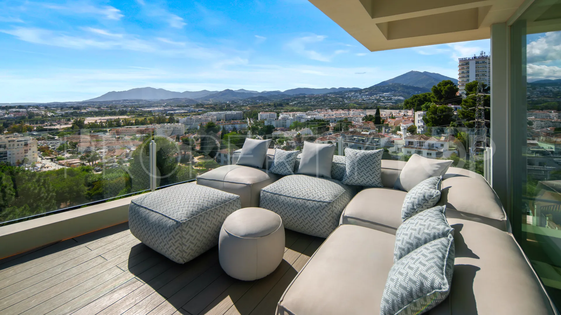 For sale Nueva Andalucia villa with 4 bedrooms