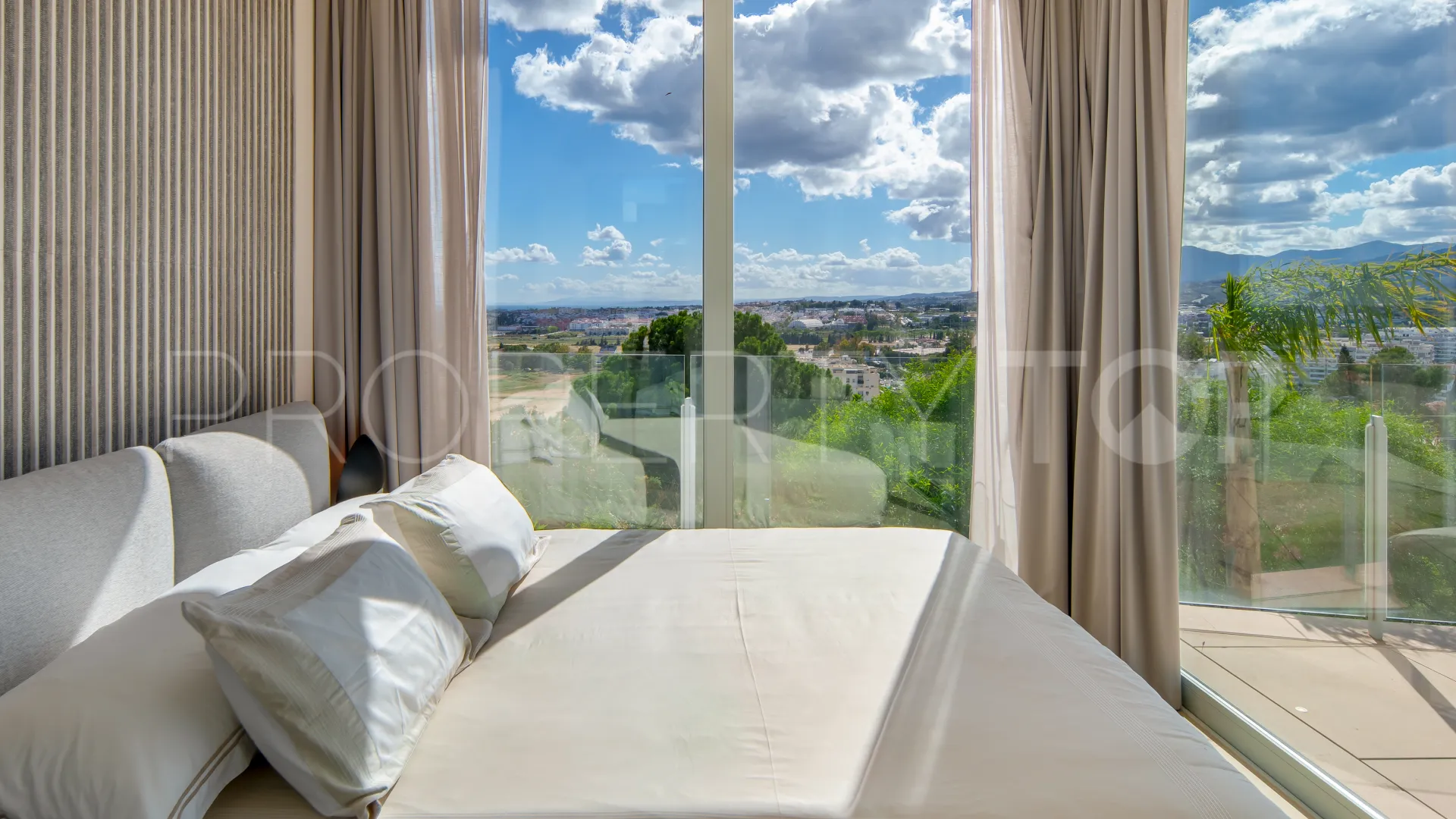 For sale Nueva Andalucia villa with 4 bedrooms