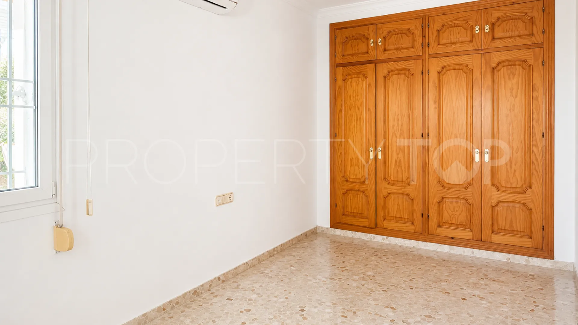 For sale El Padron villa with 5 bedrooms
