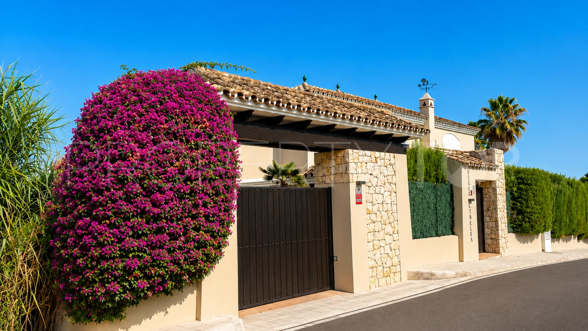 For sale El Padron villa with 5 bedrooms