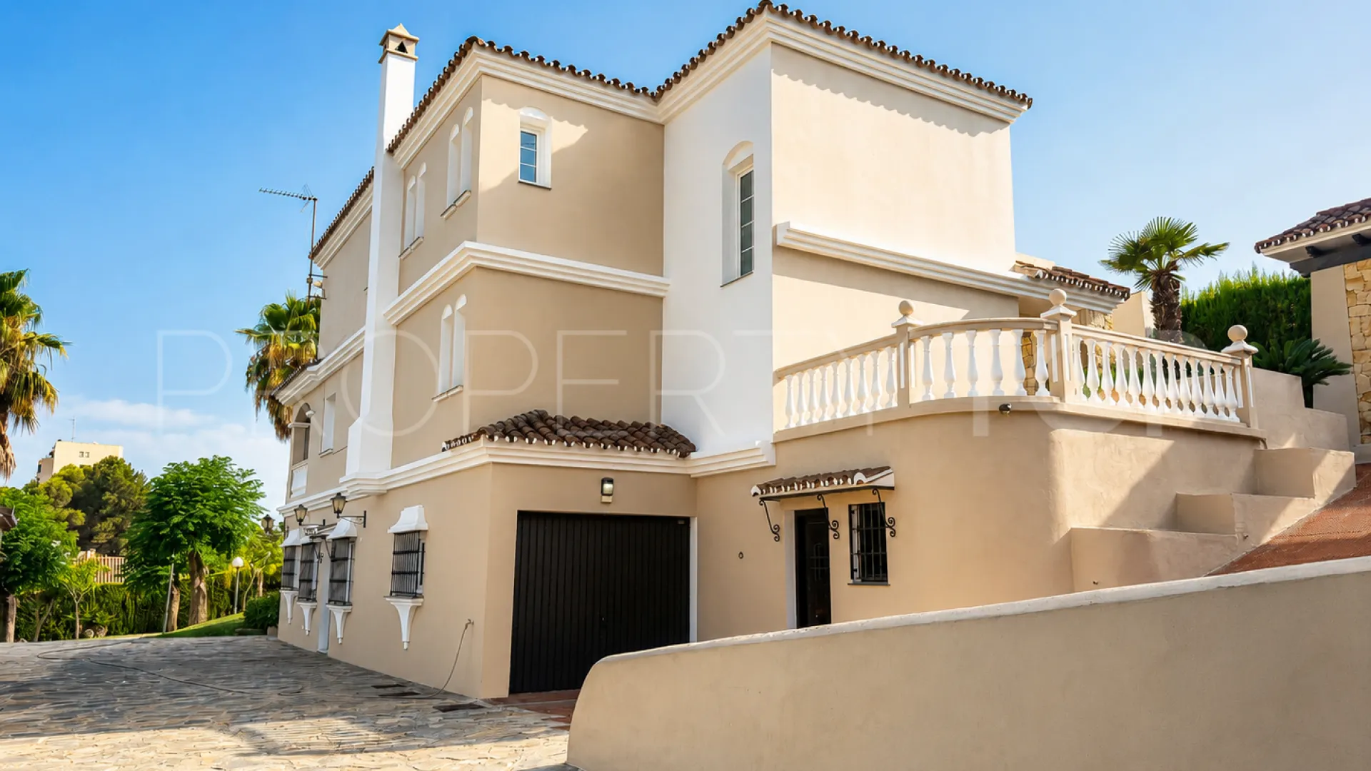 For sale El Padron villa with 5 bedrooms