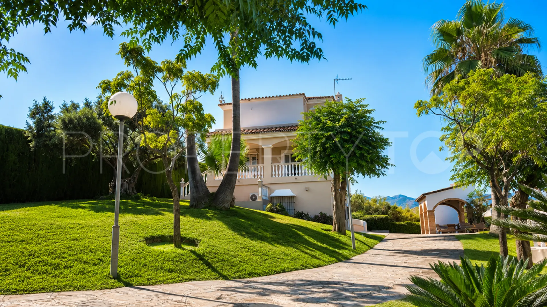 For sale El Padron villa with 5 bedrooms