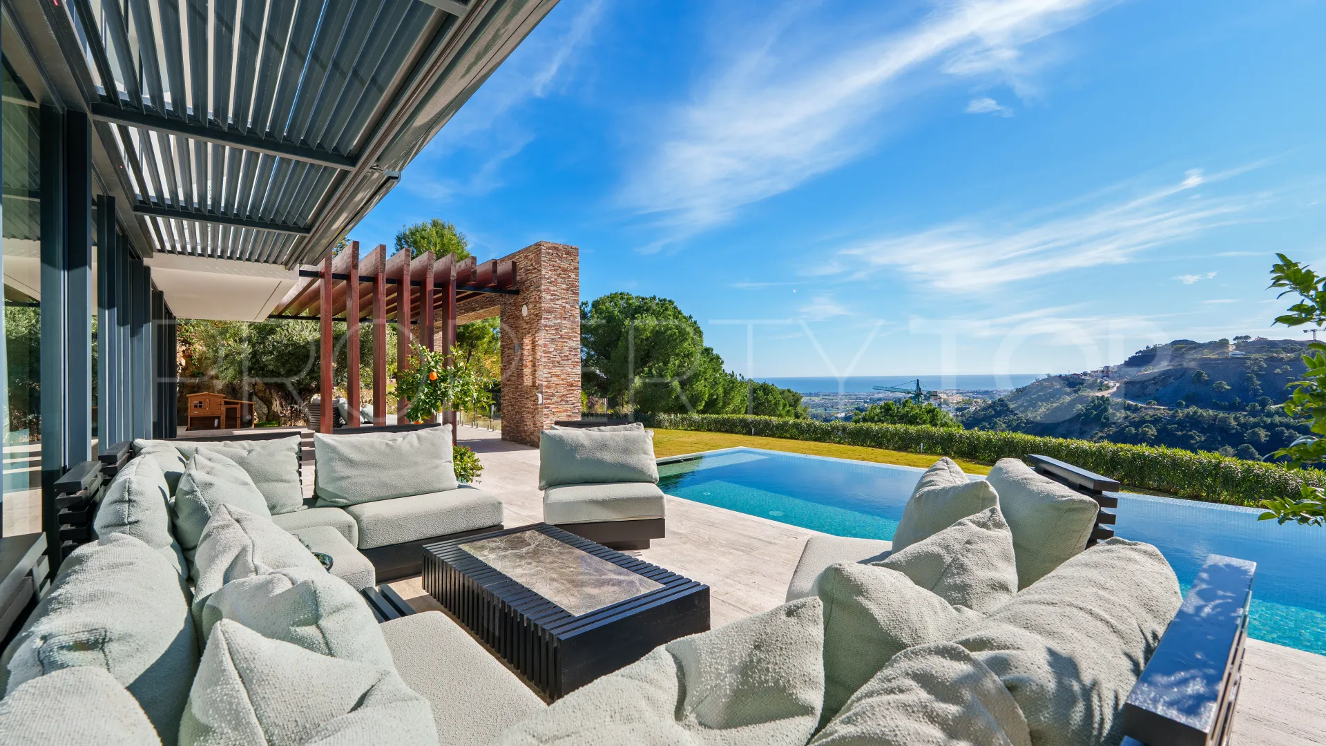 For sale El Madroñal villa