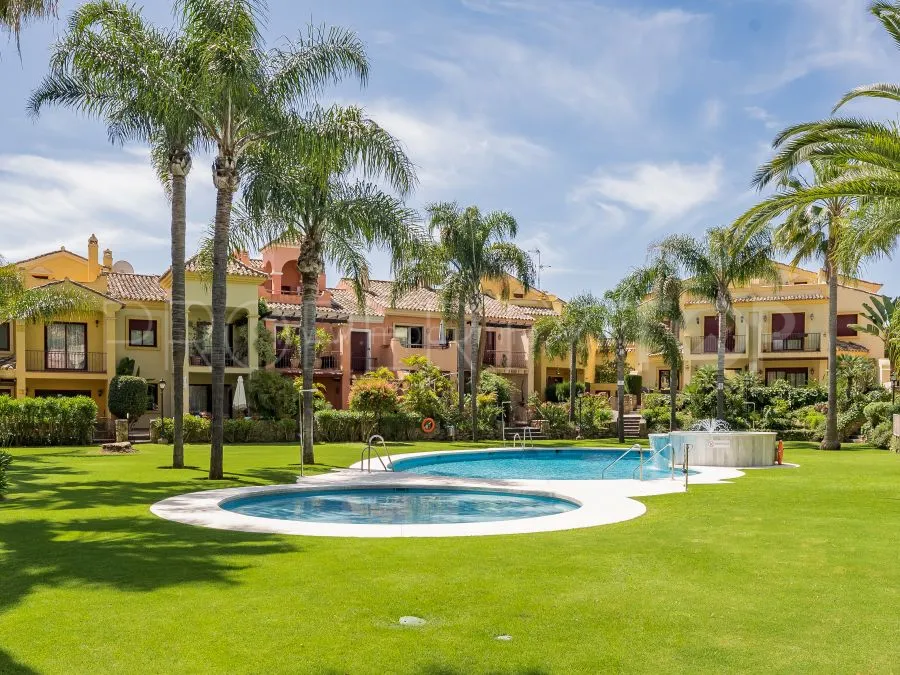 4 bedrooms town house for sale in Jardines de las Lomas