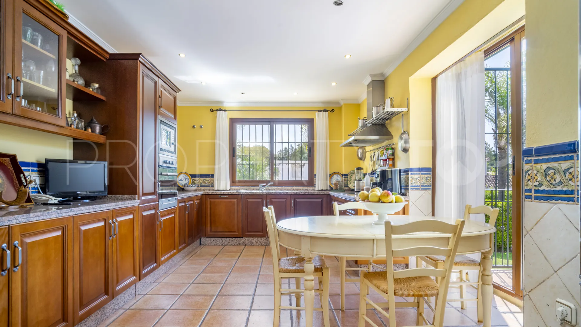 Guadalmina Alta, villa de 6 dormitorios en venta