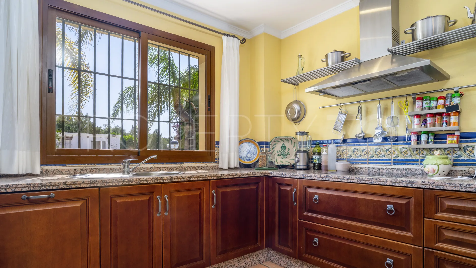 Guadalmina Alta, villa de 6 dormitorios en venta