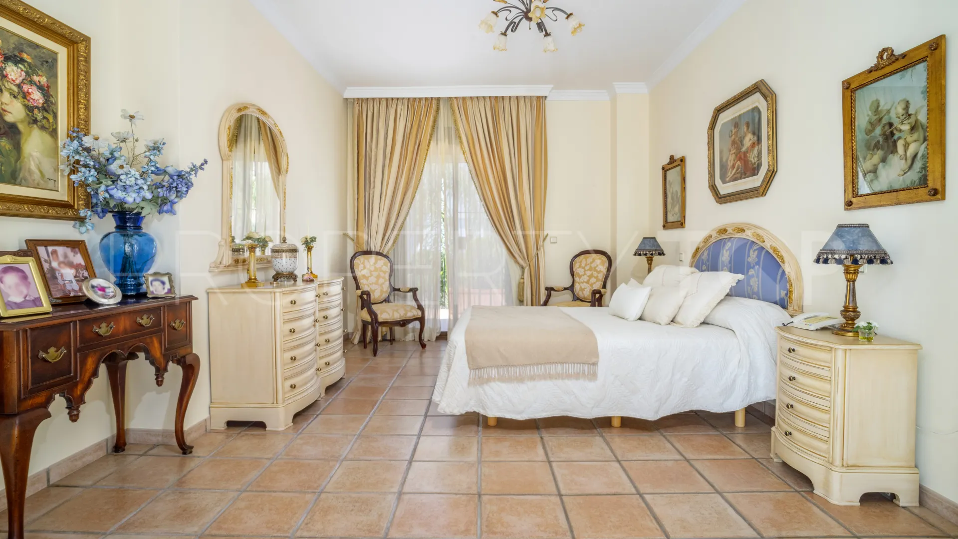 Guadalmina Alta, villa de 6 dormitorios en venta