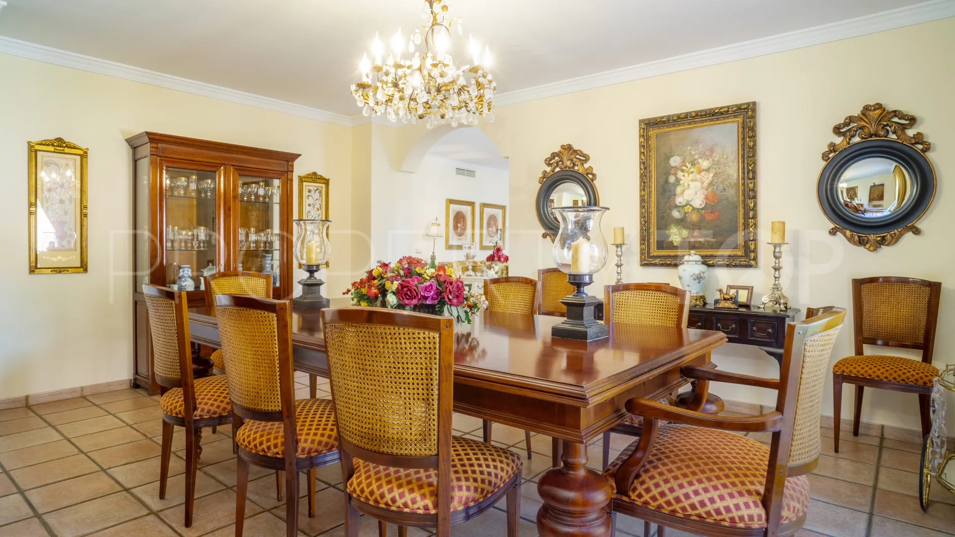 Guadalmina Alta, villa de 6 dormitorios en venta