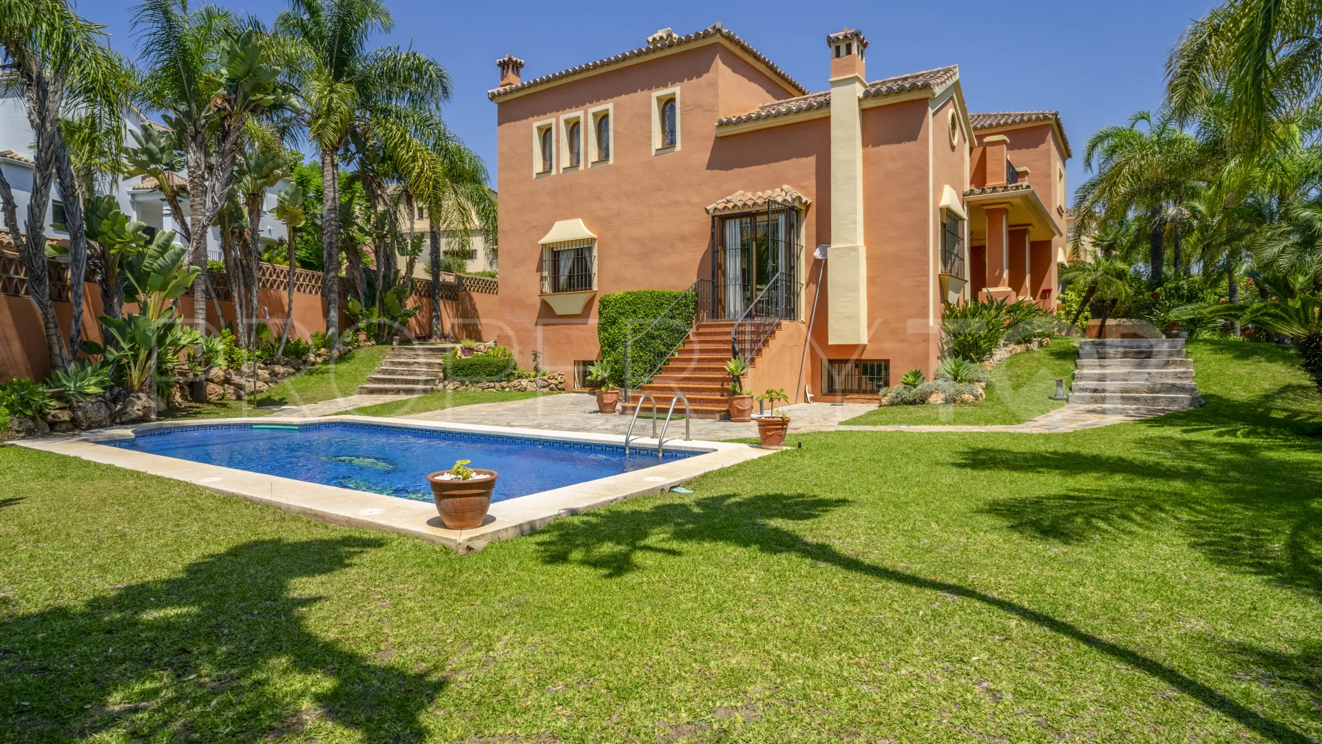 Guadalmina Alta, villa de 6 dormitorios en venta