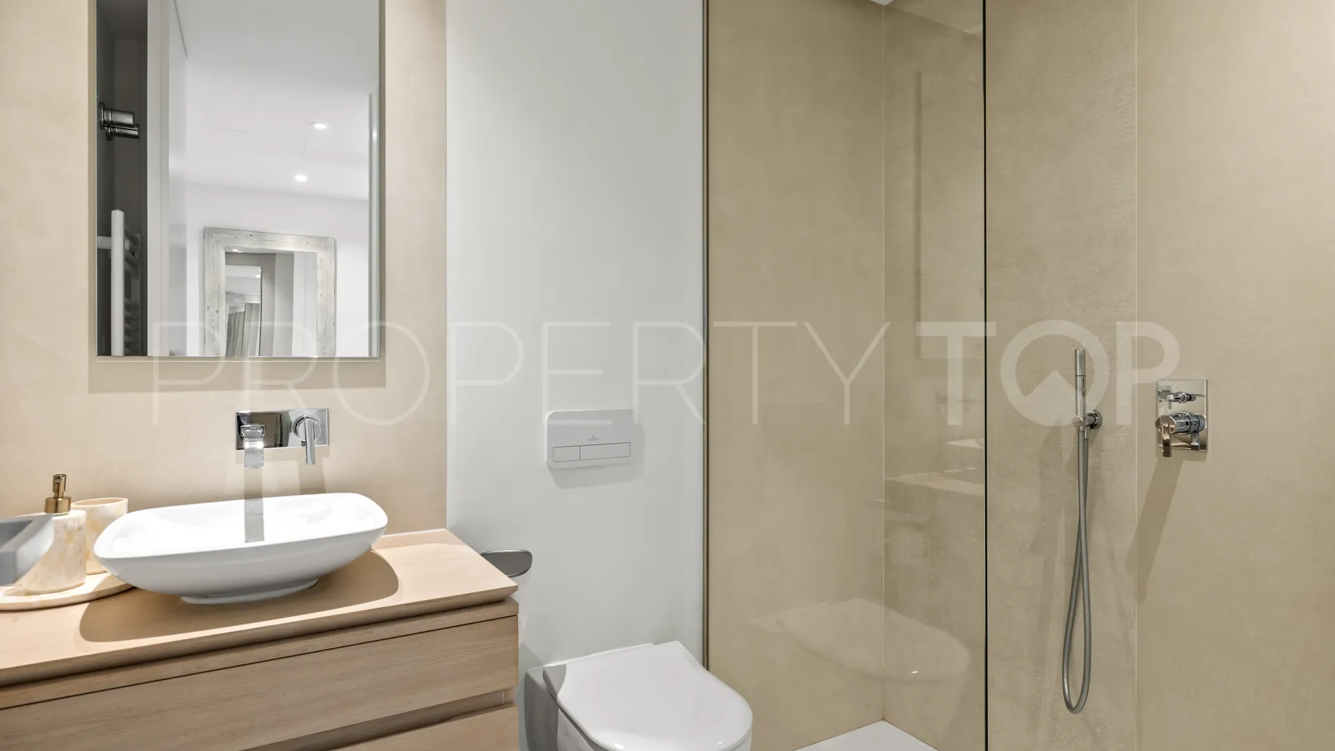 Apartamento a la venta de 7 dormitorios en 9 Lions Residences