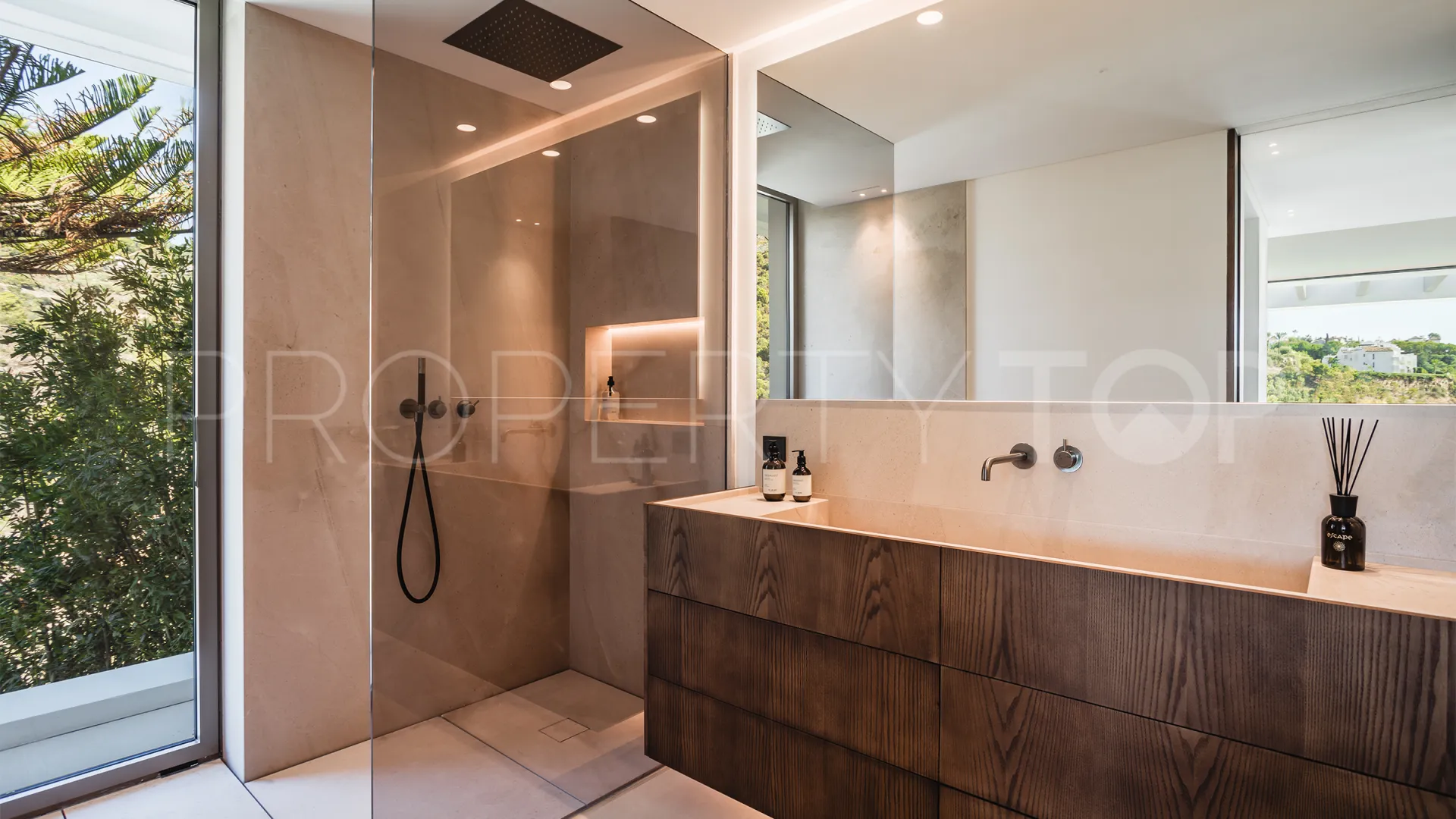 Villa con 6 dormitorios a la venta en Lomas de La Quinta