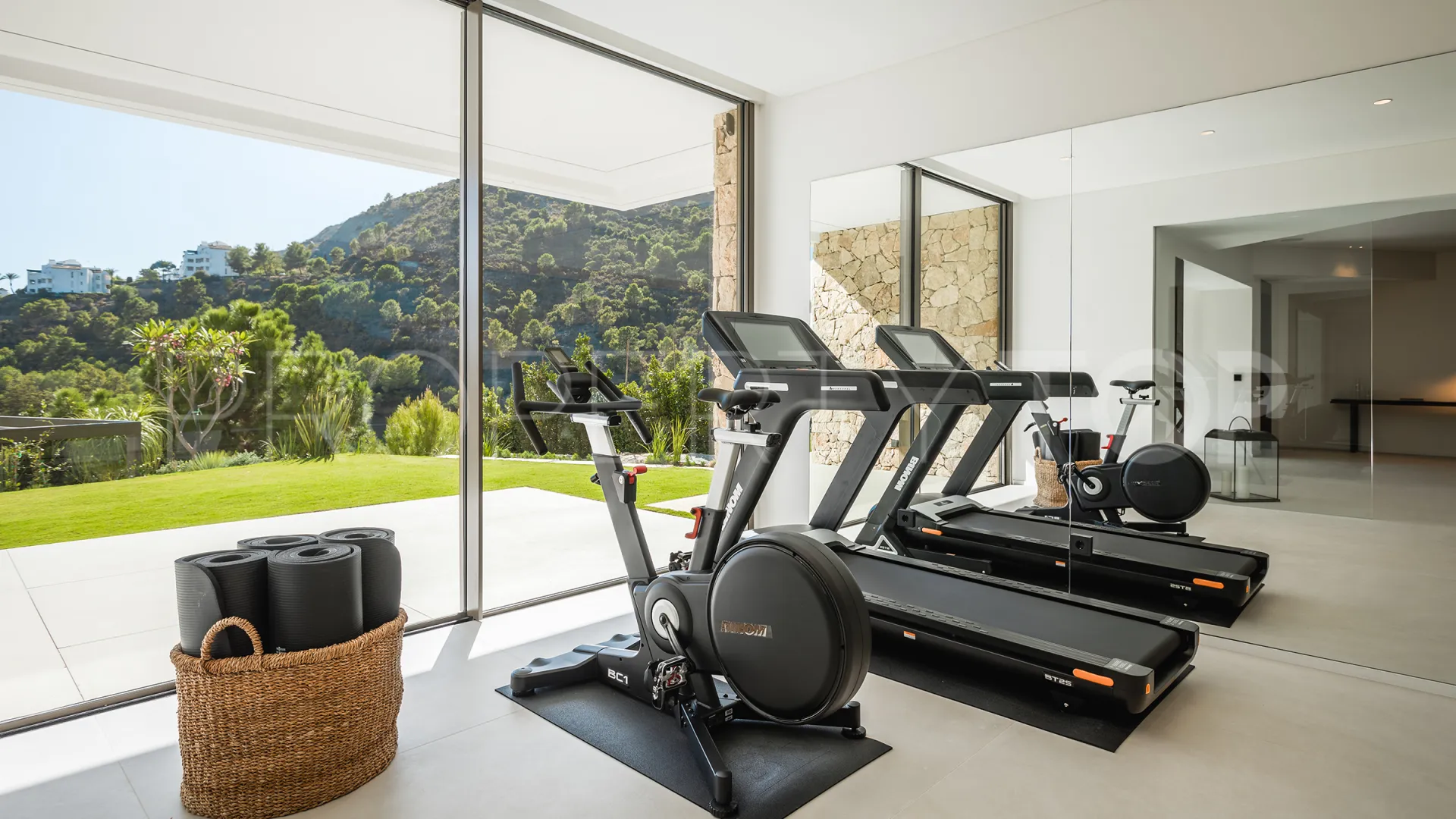 Villa con 6 dormitorios a la venta en Lomas de La Quinta