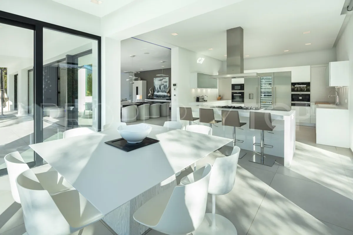 Se vende villa de 5 dormitorios en Nueva Andalucia