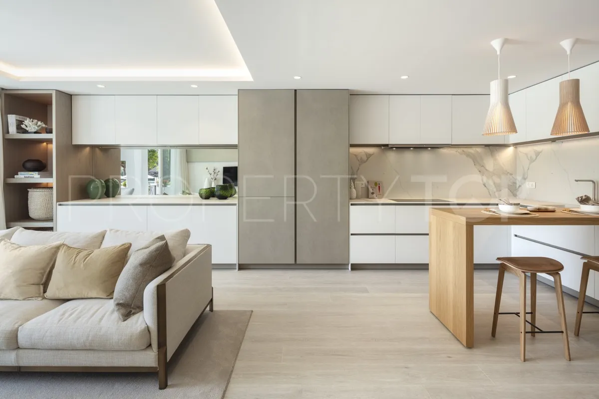 For sale 3 bedrooms ground floor apartment in Marbella Golden Mile