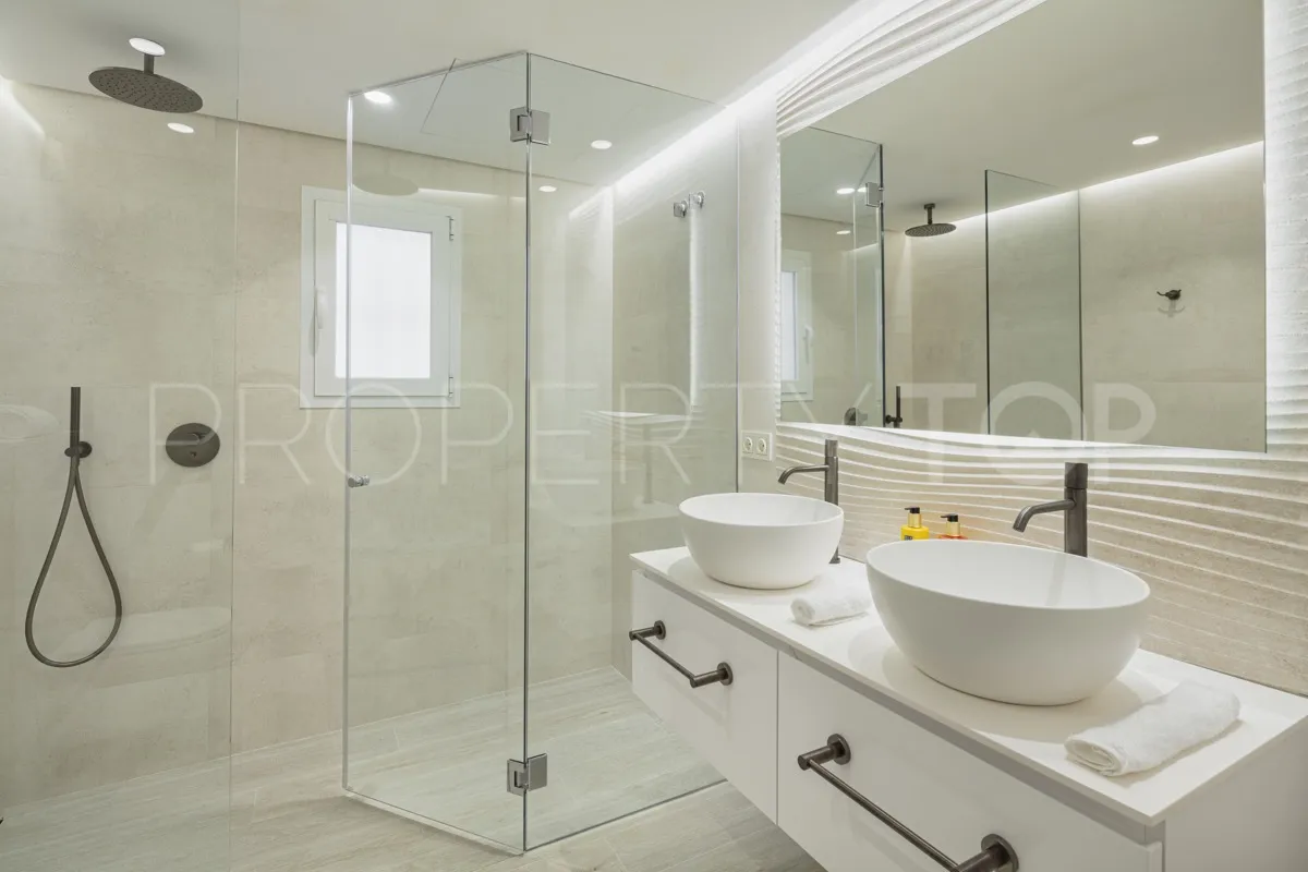 For sale 3 bedrooms ground floor apartment in Marbella Golden Mile