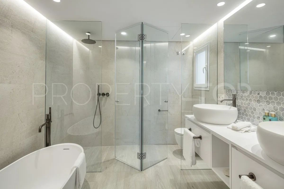For sale 3 bedrooms ground floor apartment in Marbella Golden Mile