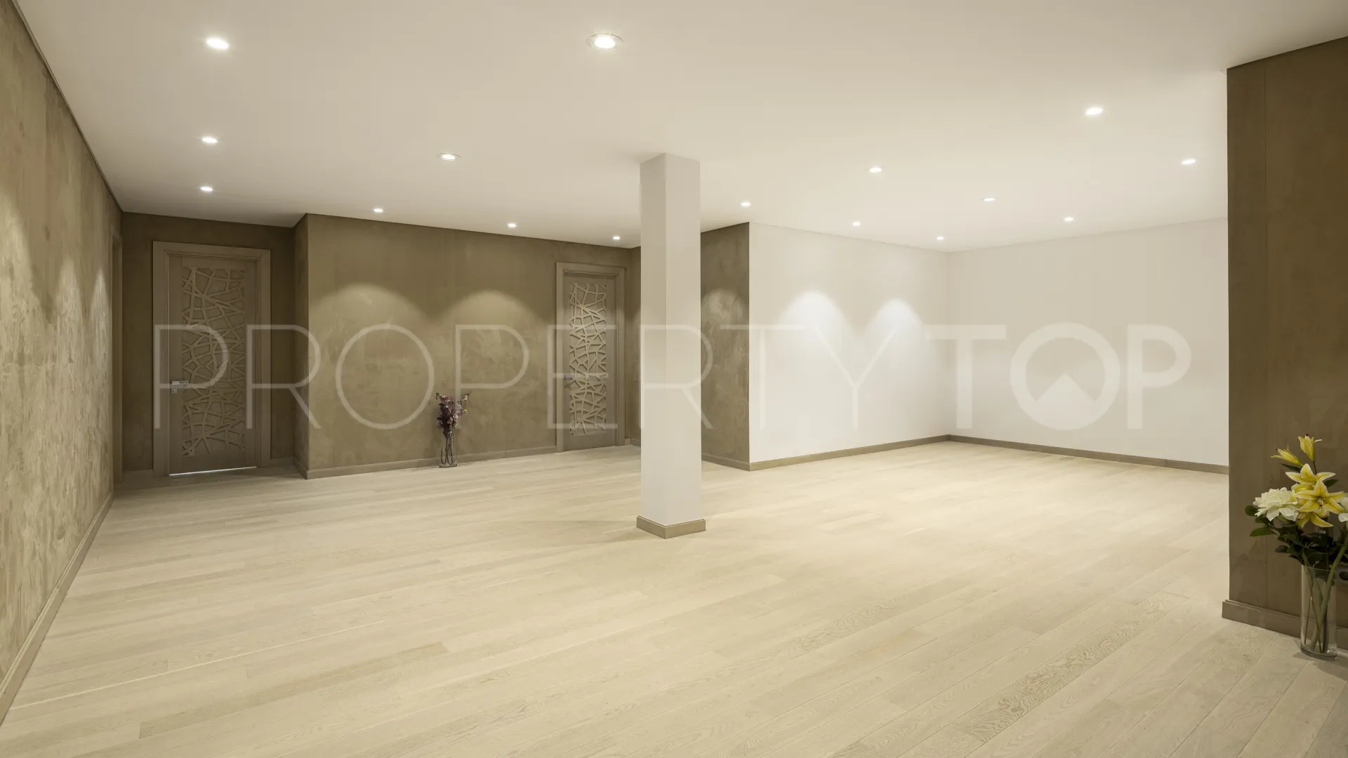 5 bedrooms Nueva Andalucia villa for sale