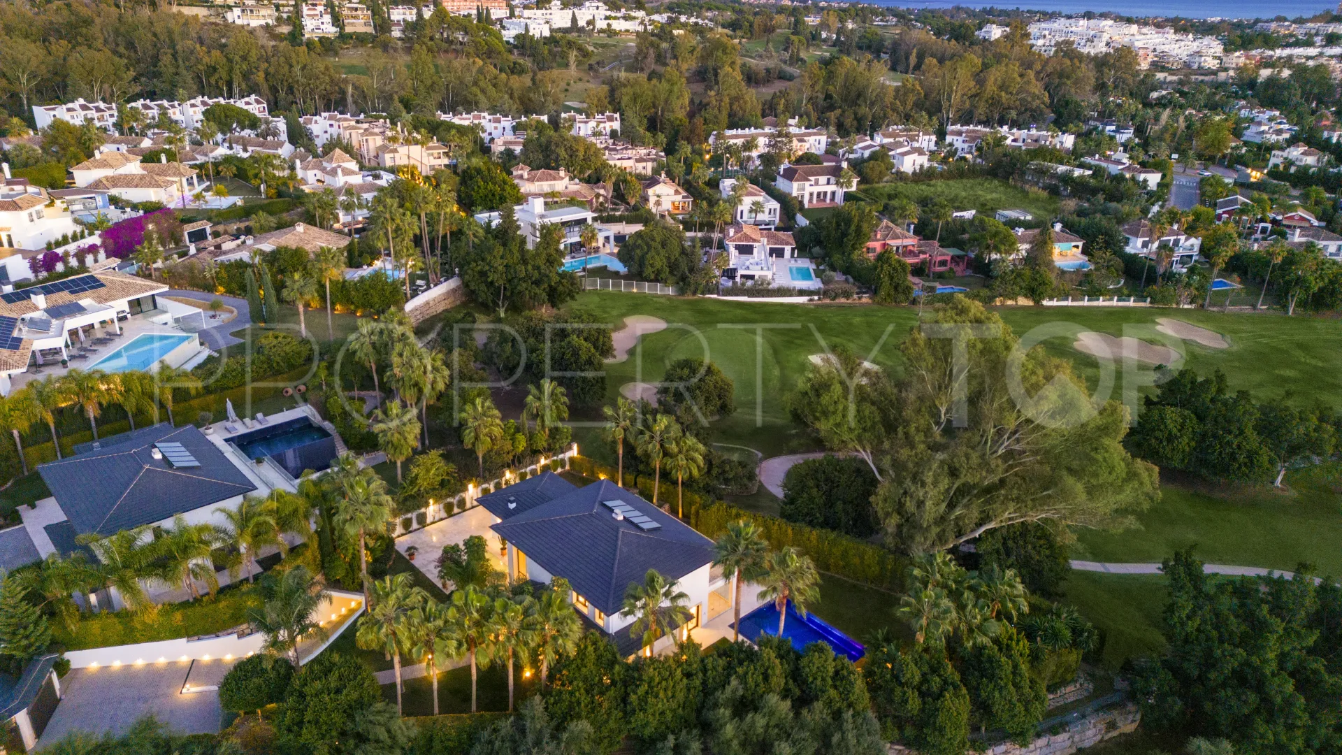 5 bedrooms Nueva Andalucia villa for sale