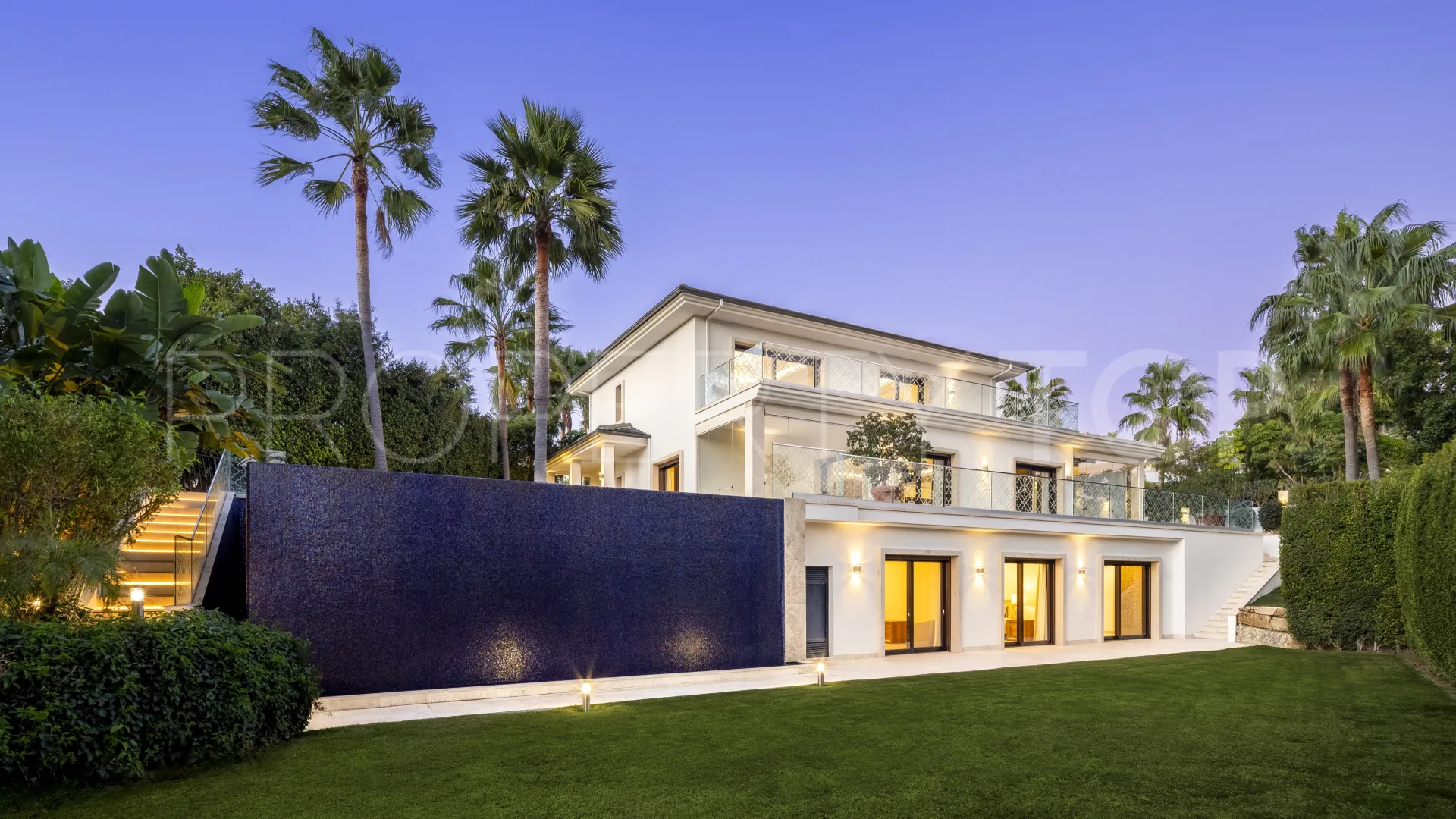 5 bedrooms Nueva Andalucia villa for sale
