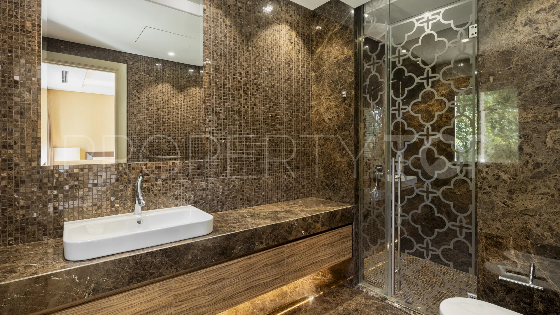 5 bedrooms Nueva Andalucia villa for sale