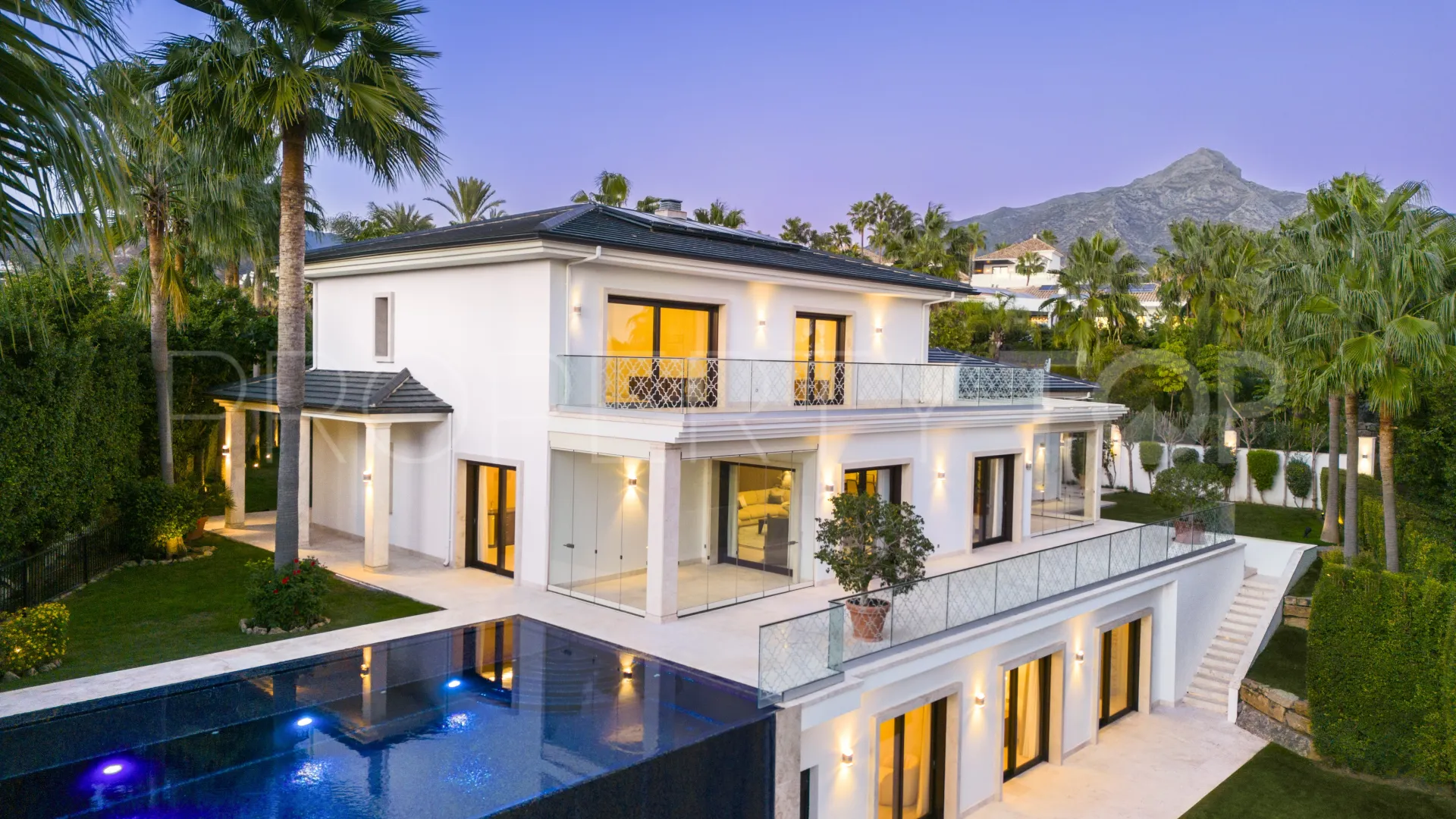 5 bedrooms Nueva Andalucia villa for sale