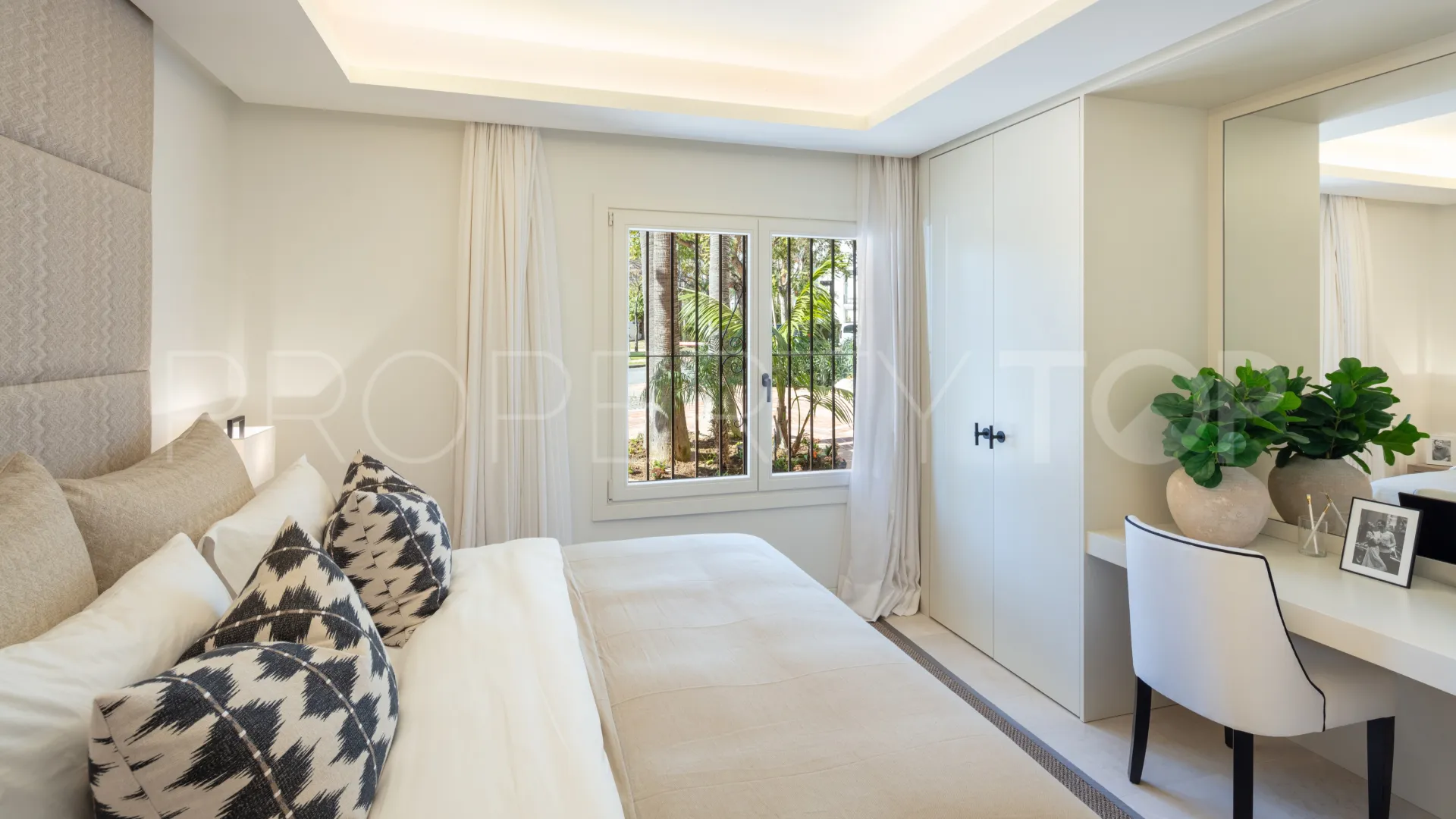 3 bedrooms Marina Puente Romano apartment for sale