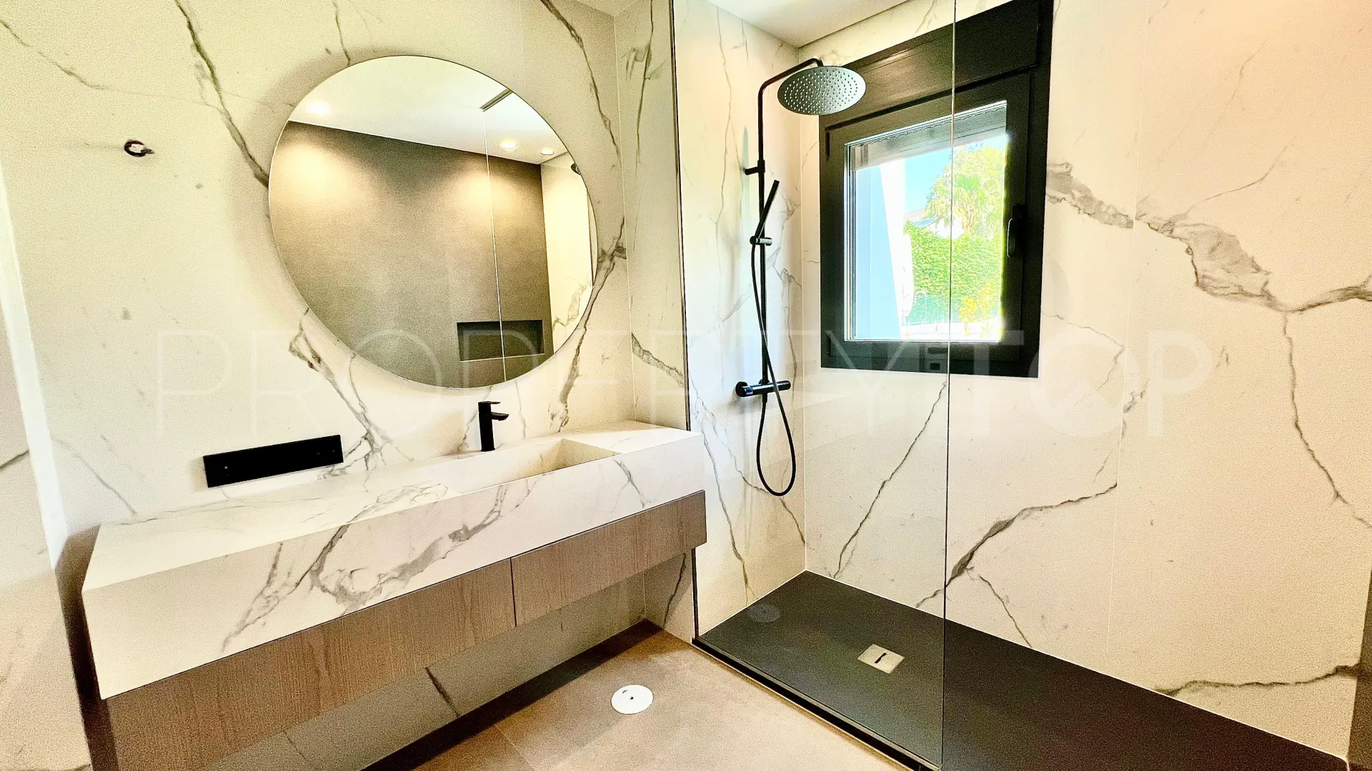 Comprar villa en Elviria con 6 dormitorios