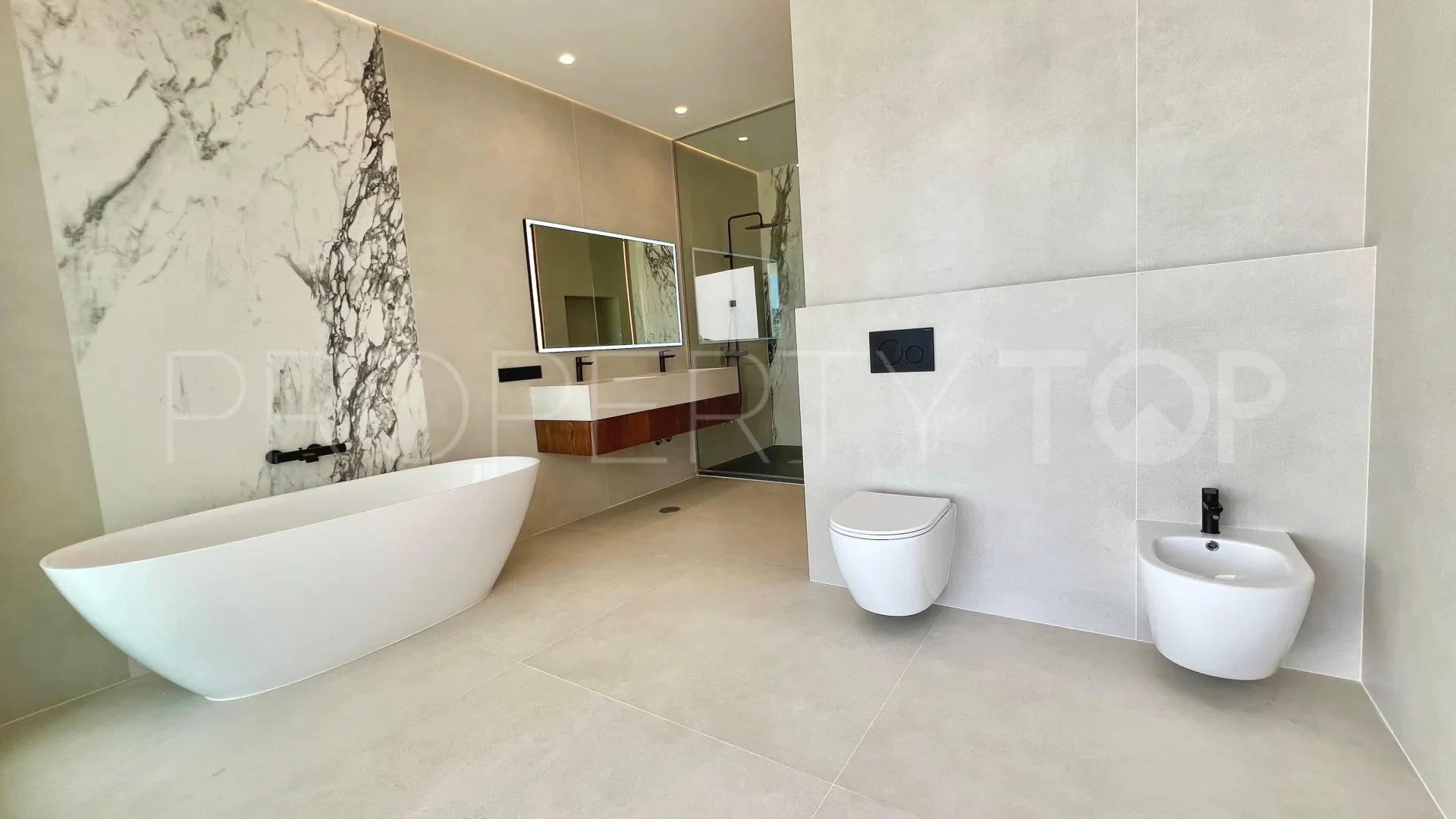 Comprar villa en Elviria con 6 dormitorios