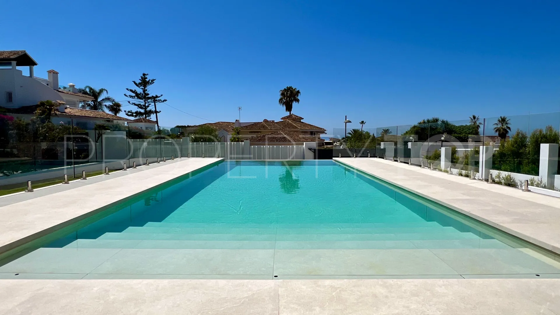 Comprar villa en Elviria con 6 dormitorios