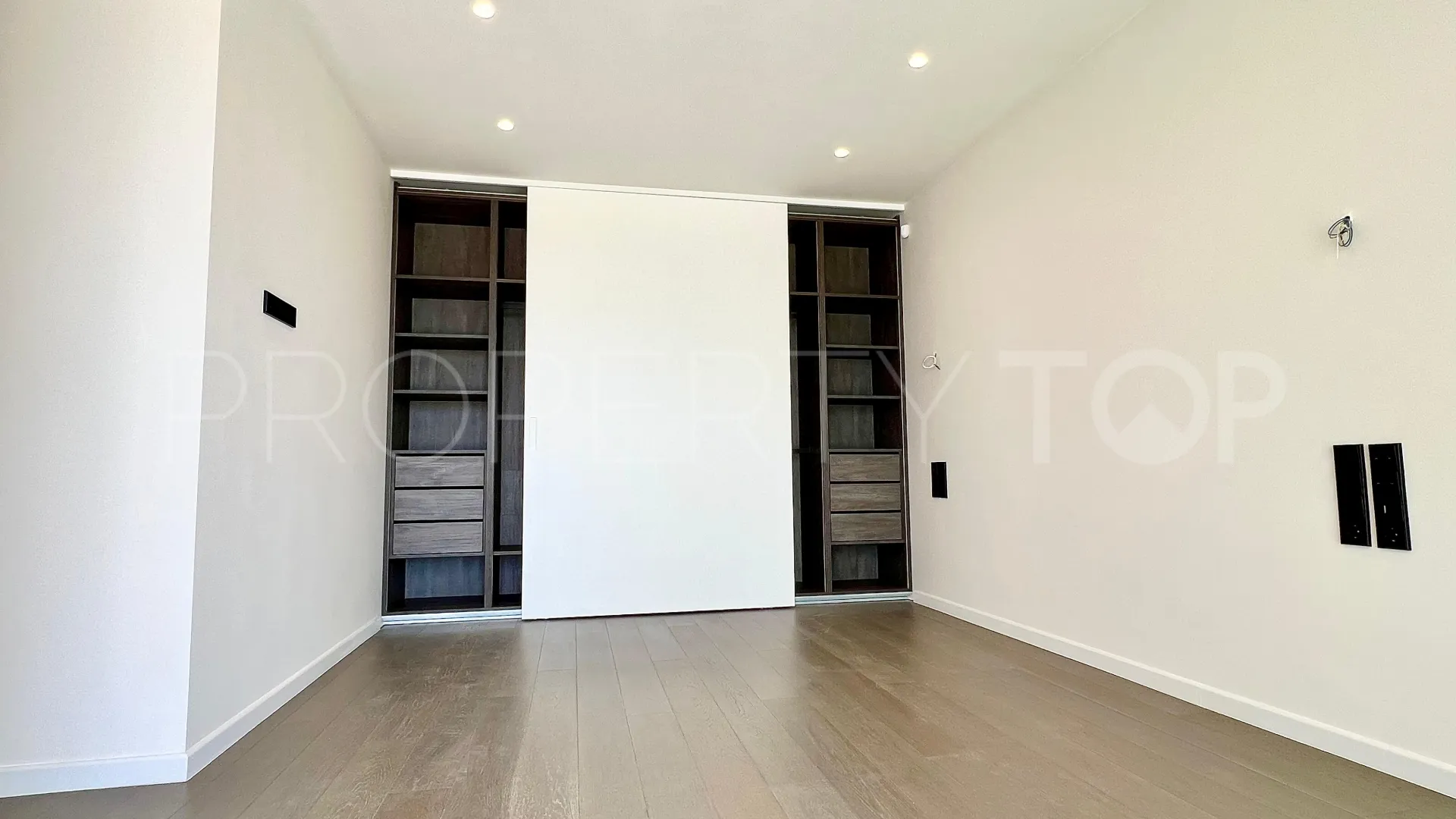 Comprar villa en Elviria con 6 dormitorios