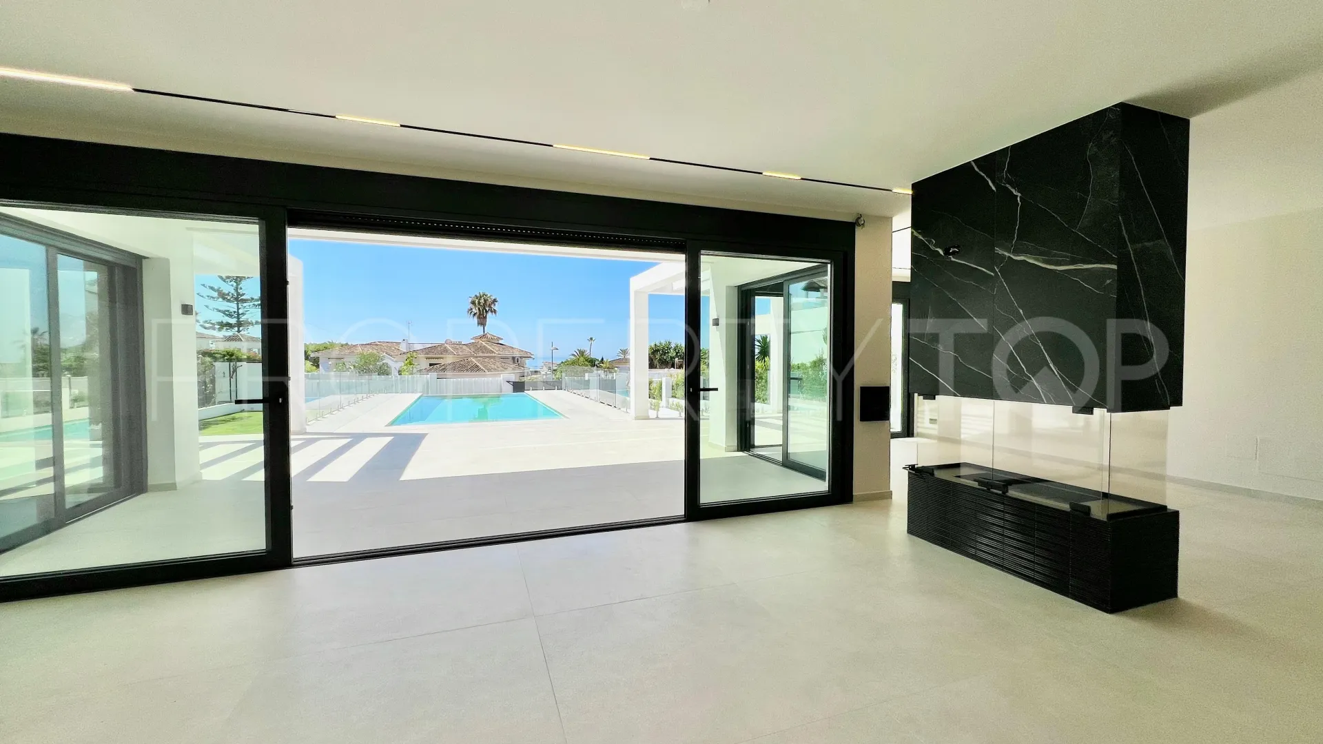 Comprar villa en Elviria con 6 dormitorios
