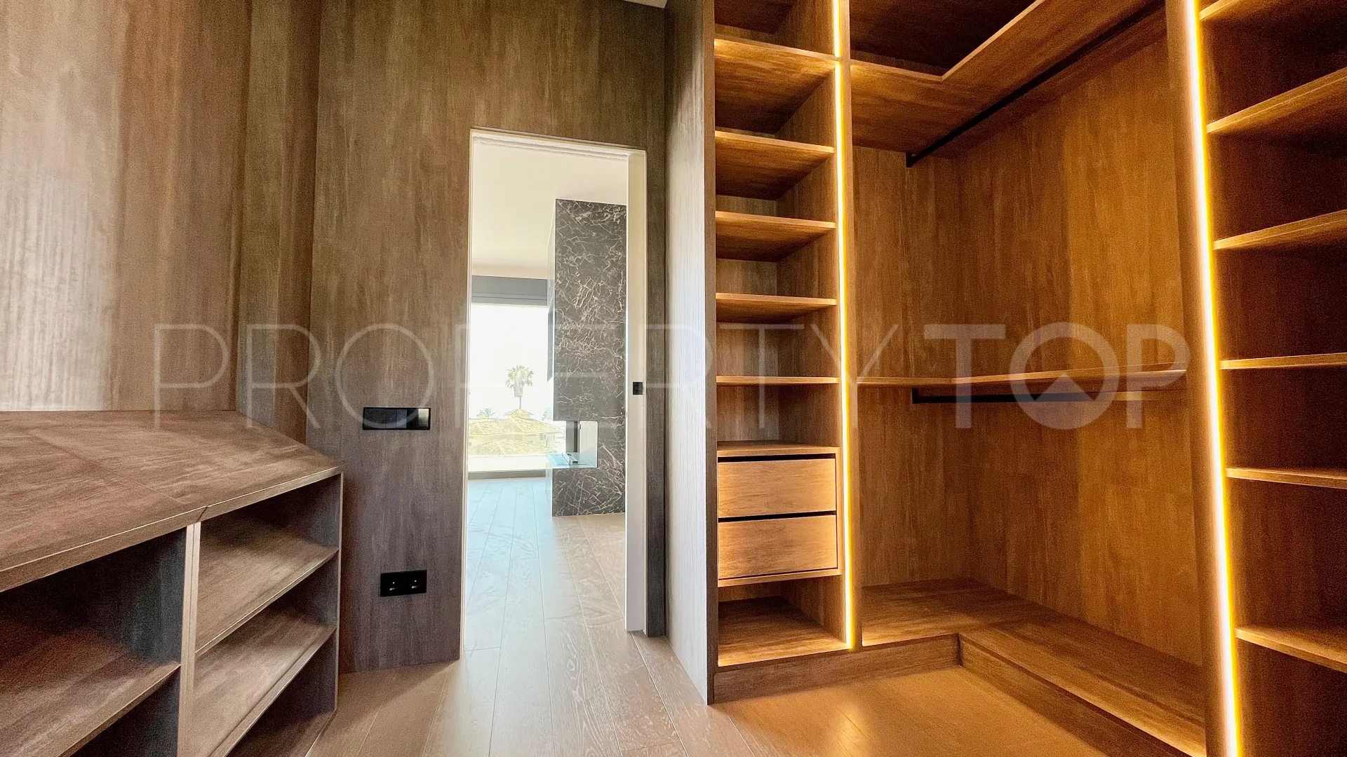 Comprar villa en Elviria con 6 dormitorios